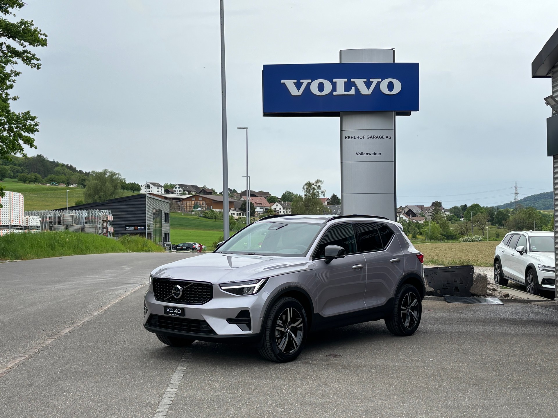 VOLVO XC40 2.0 B4 MH Plus Dark