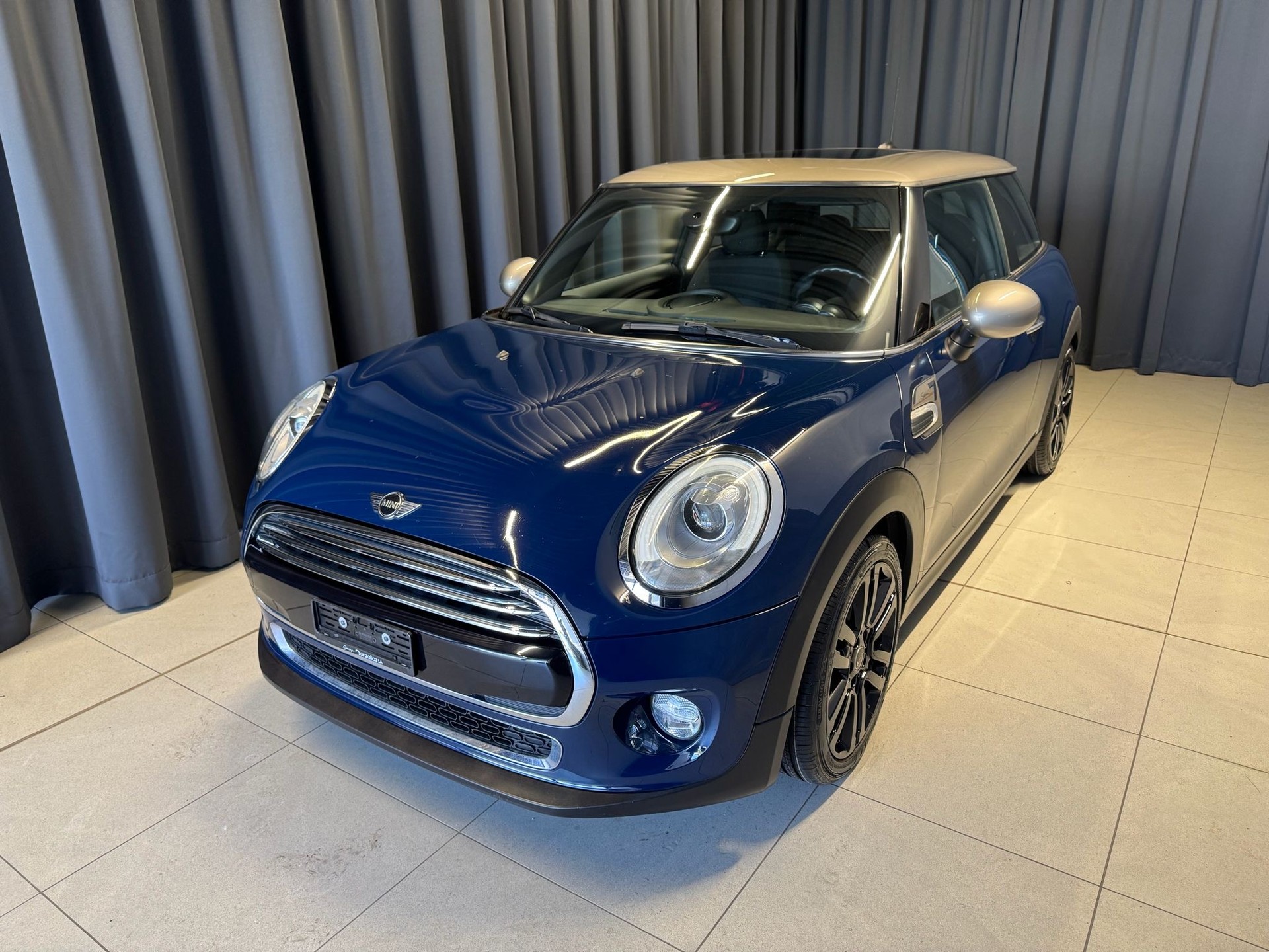 MINI Cooper Steptronic-showroom-element-2