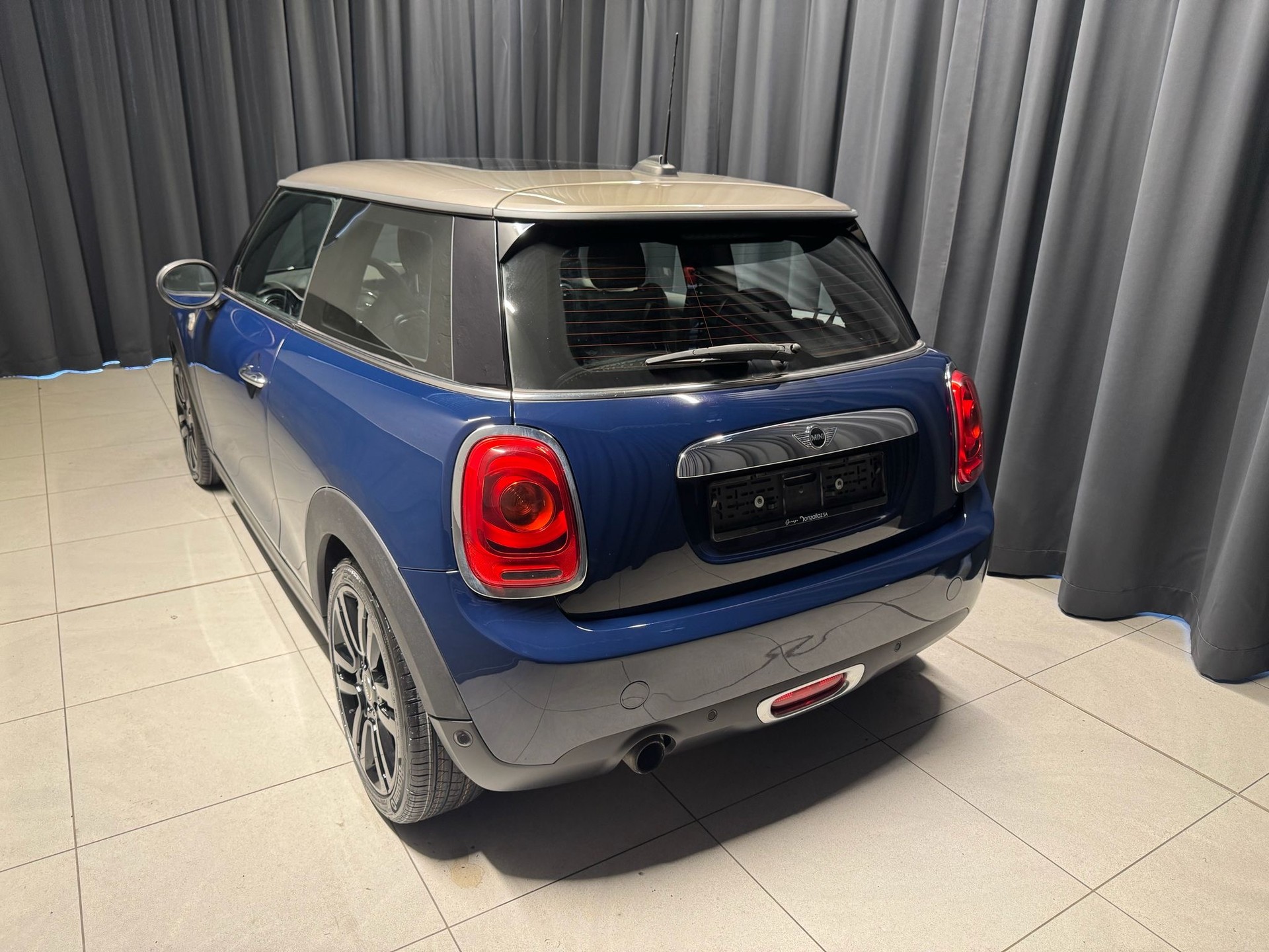 MINI Cooper Steptronic-showroom-element-3