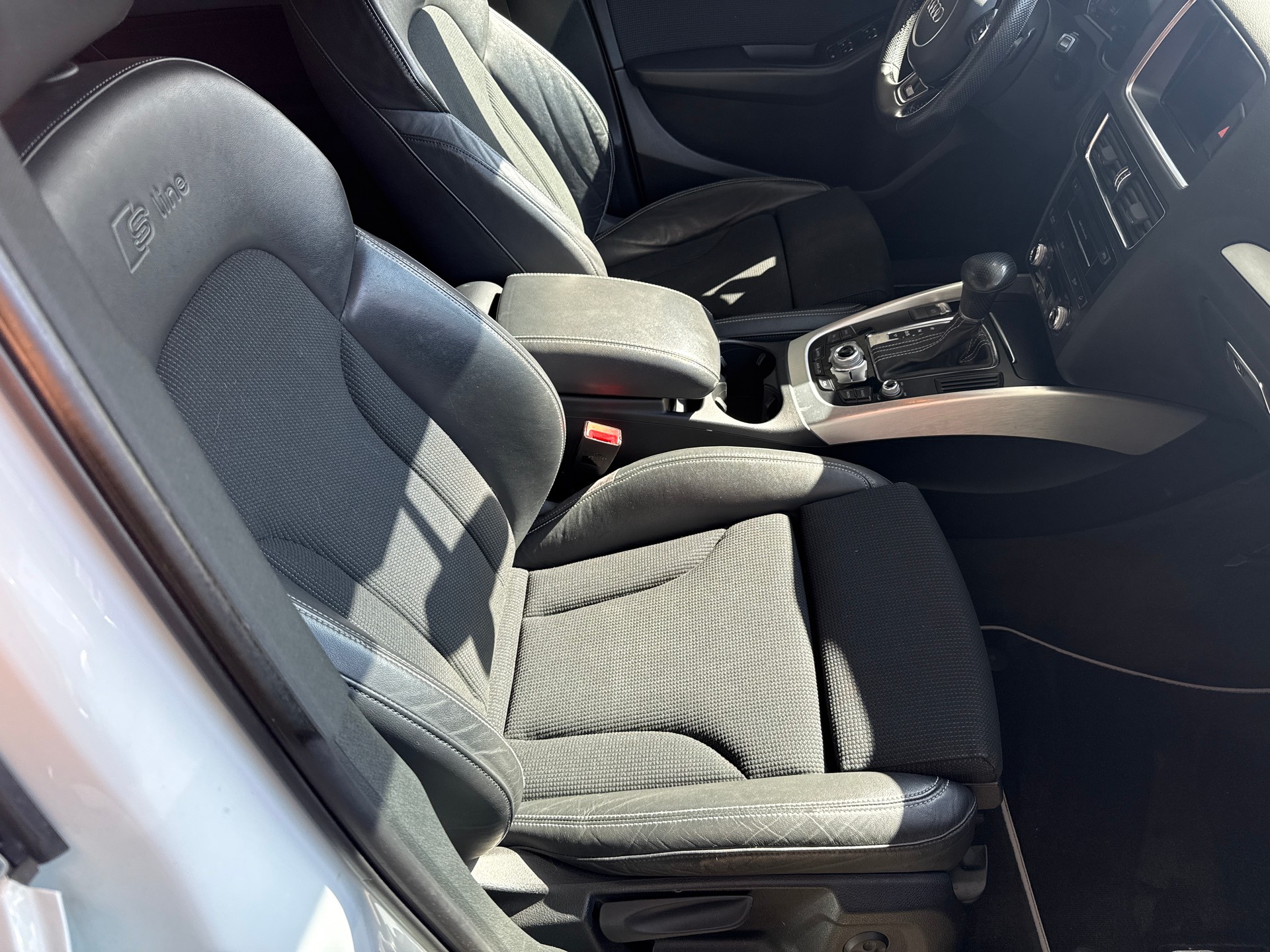 AUDI Q5 2.0 TDI quattro S-tronic S-Line-image-7