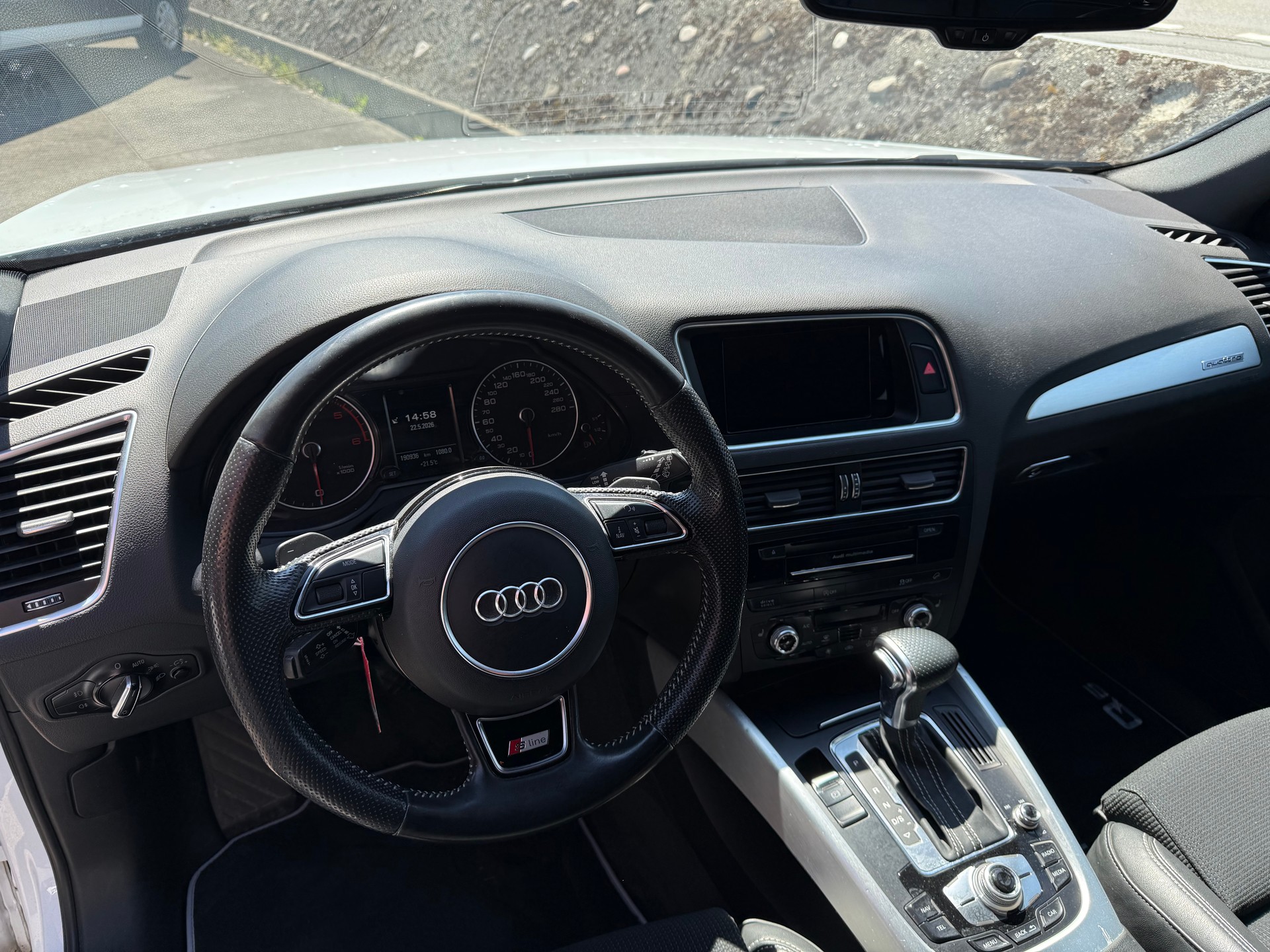 AUDI Q5 2.0 TDI quattro S-tronic S-Line-image-2