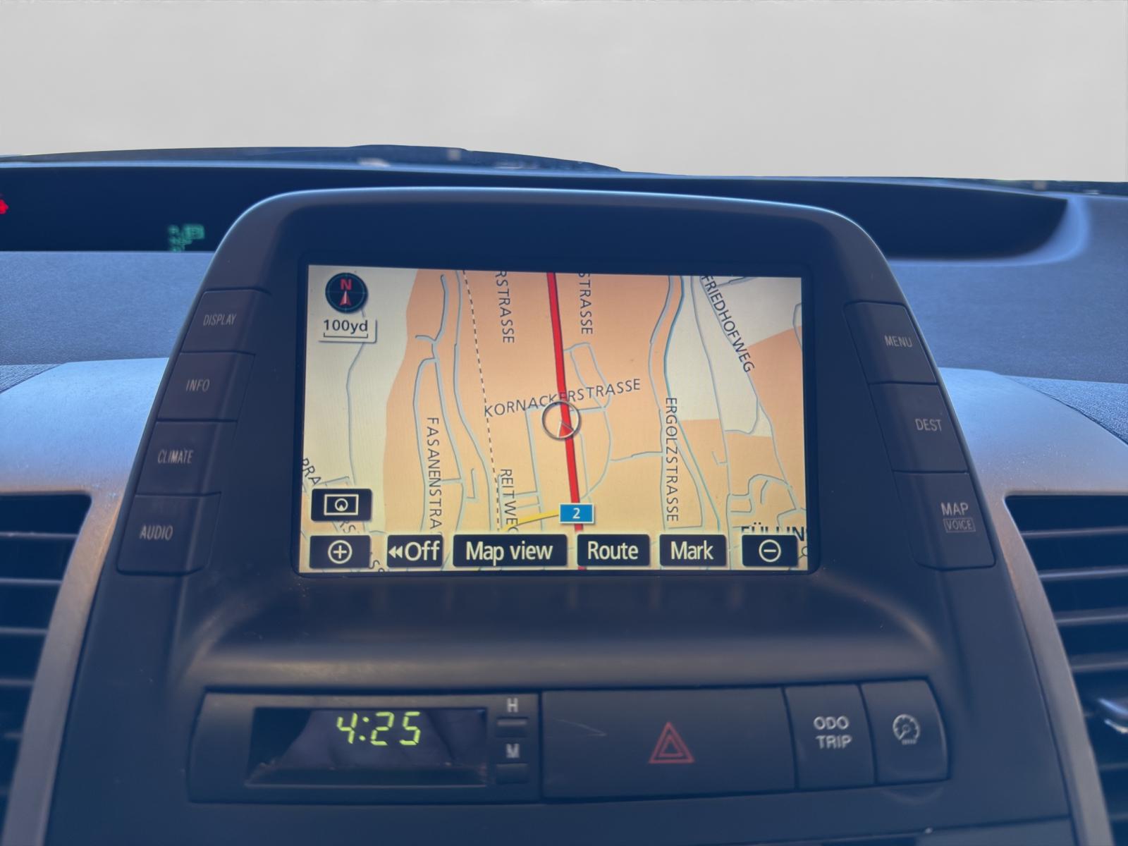 TOYOTA Prius 1.5 16V Hybrid-image-12