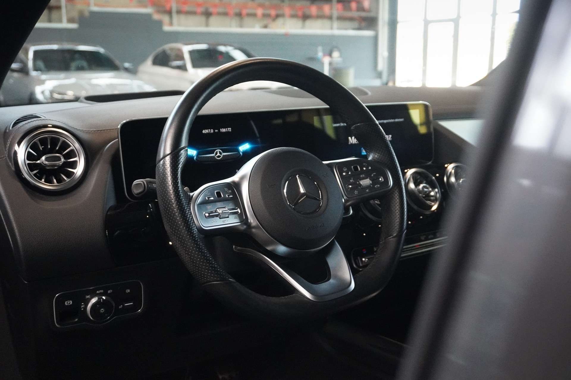 MERCEDES-BENZ B 220 4Matic AMG Line 7G-DCT-image-12