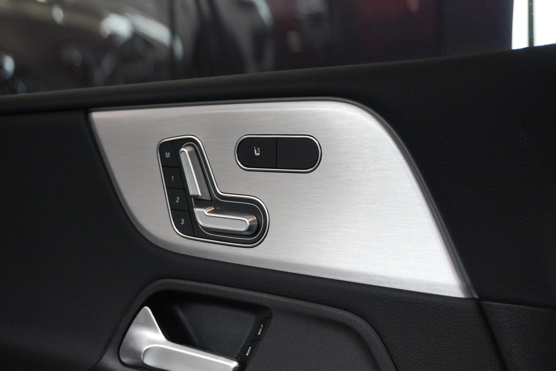 MERCEDES-BENZ B 220 4Matic AMG Line 7G-DCT-image-14