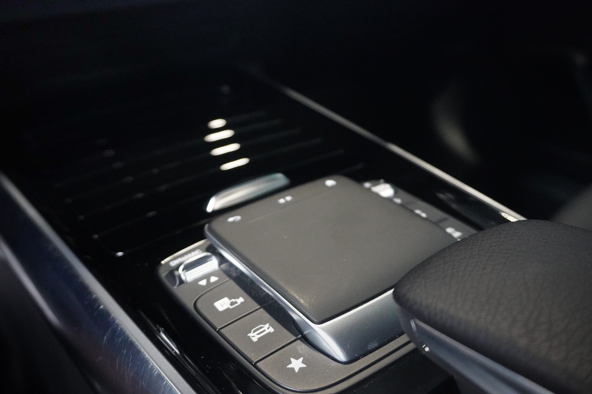 MERCEDES-BENZ B 220 4Matic AMG Line 7G-DCT-image-13