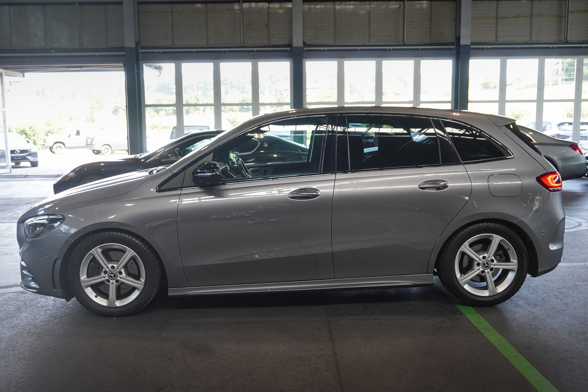 MERCEDES-BENZ B 220 4Matic AMG Line 7G-DCT-showroom-element-2