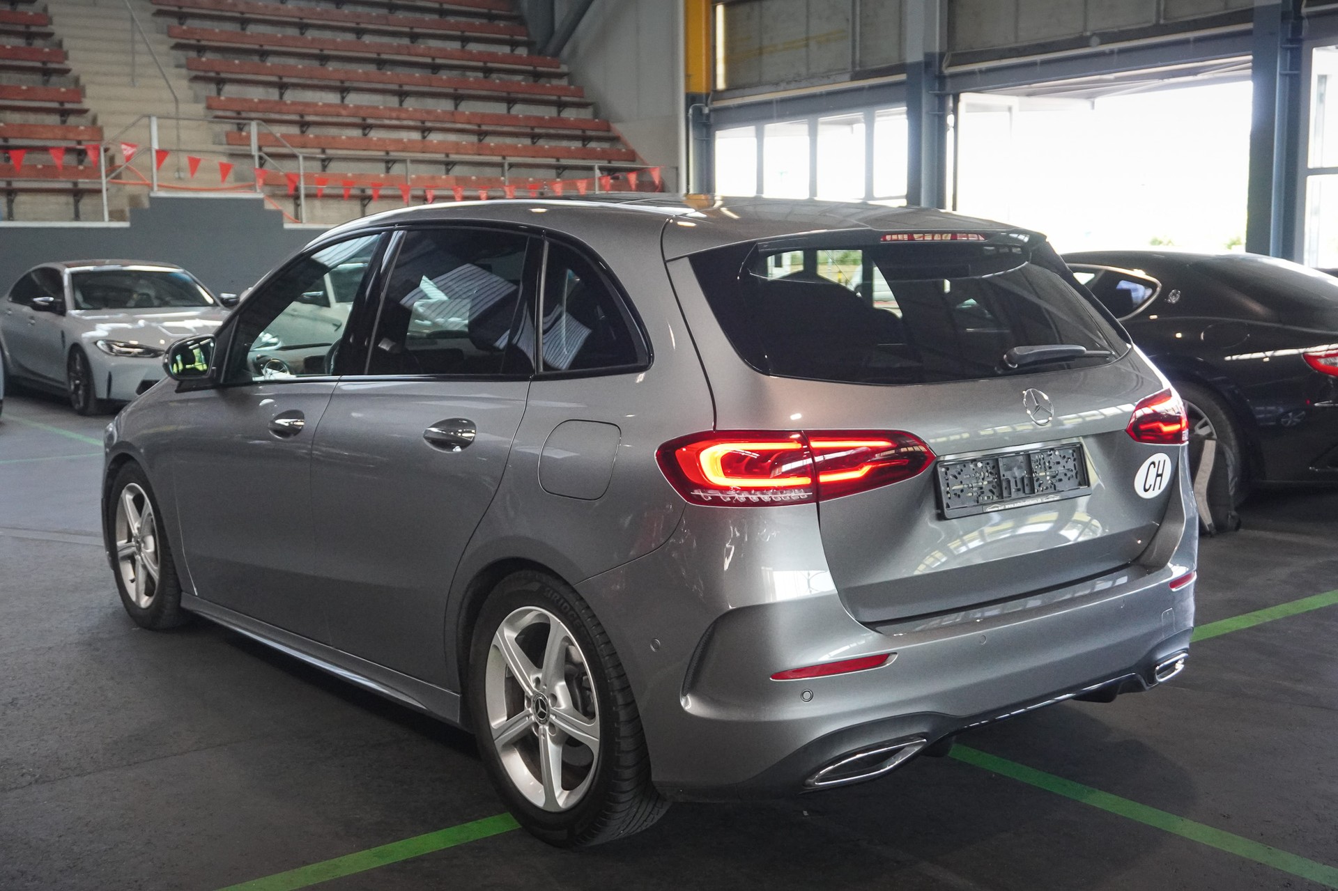 MERCEDES-BENZ B 220 4Matic AMG Line 7G-DCT-showroom-element-3