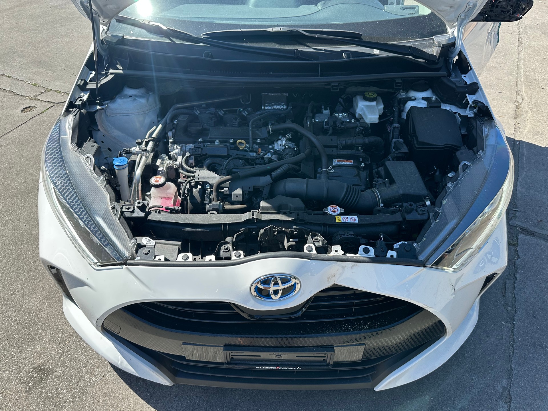 TOYOTA Yaris 1.5 Active e-CVT-image-13