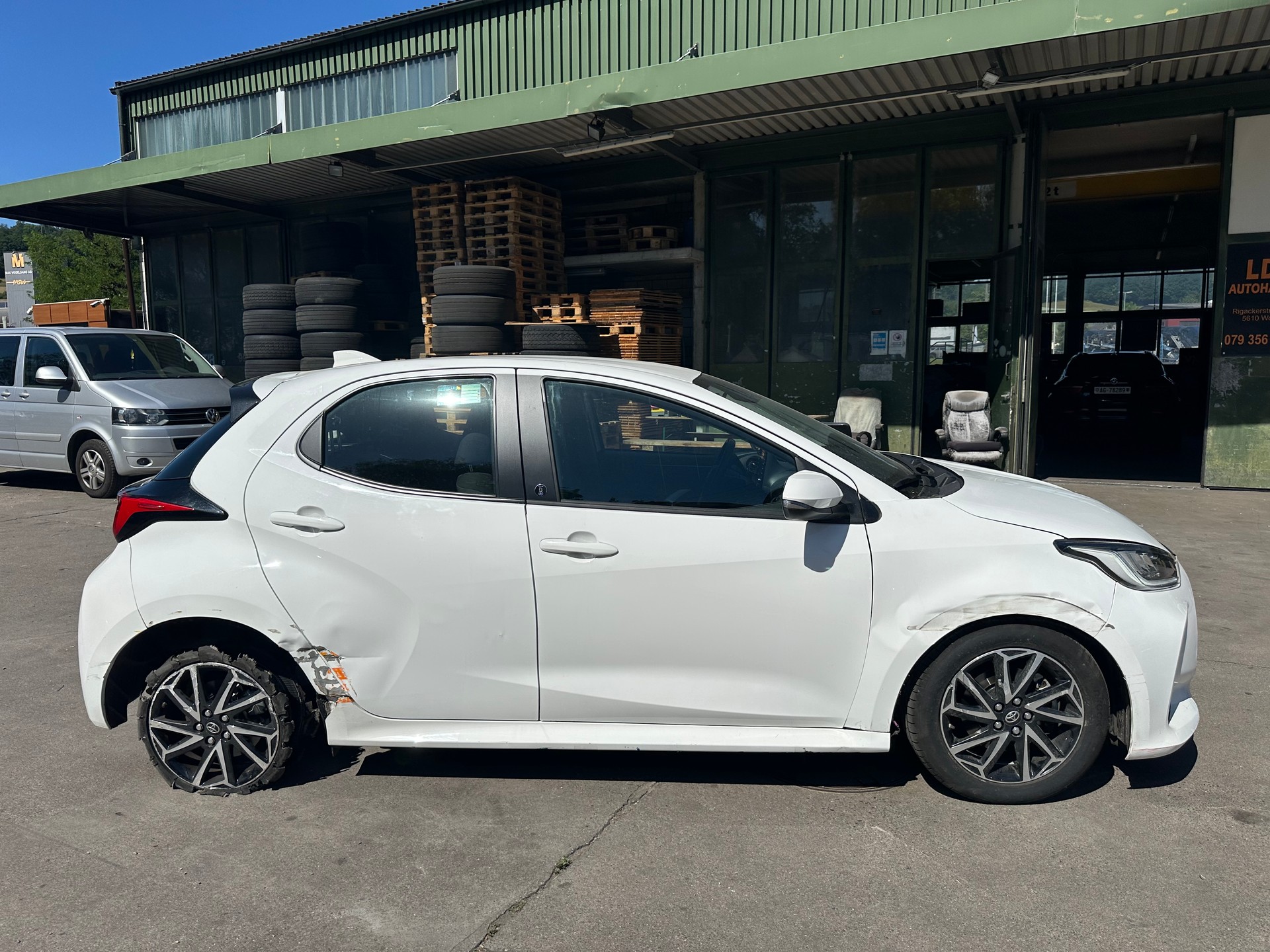 TOYOTA Yaris 1.5 Active e-CVT-image-4