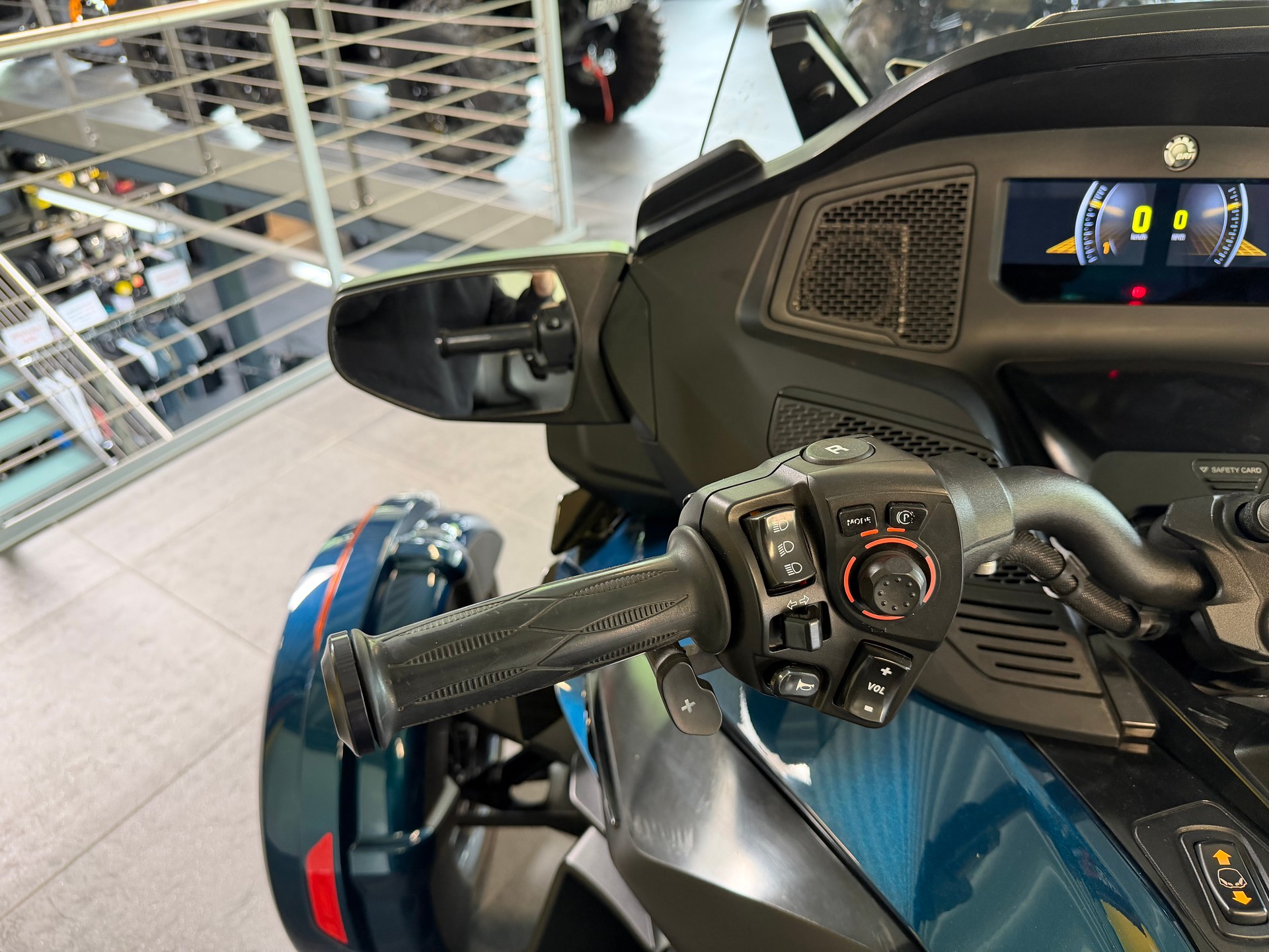 CAN-AM Spyder RT-LTD Dark Edition SE6-image-12