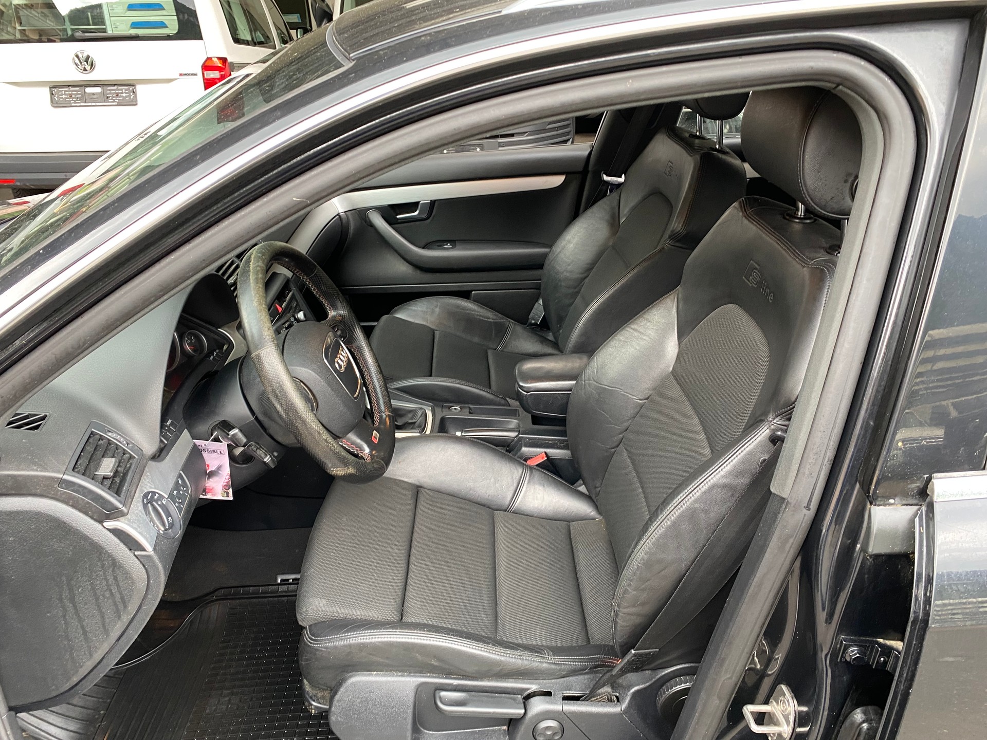 AUDI A4 Avant 2.0 TDI quattro-image-1