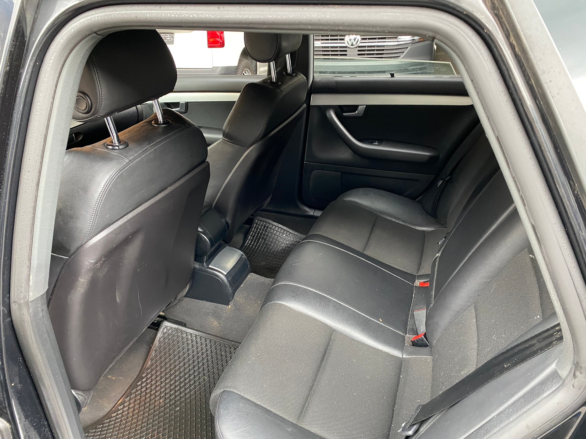 AUDI A4 Avant 2.0 TDI quattro-image-5