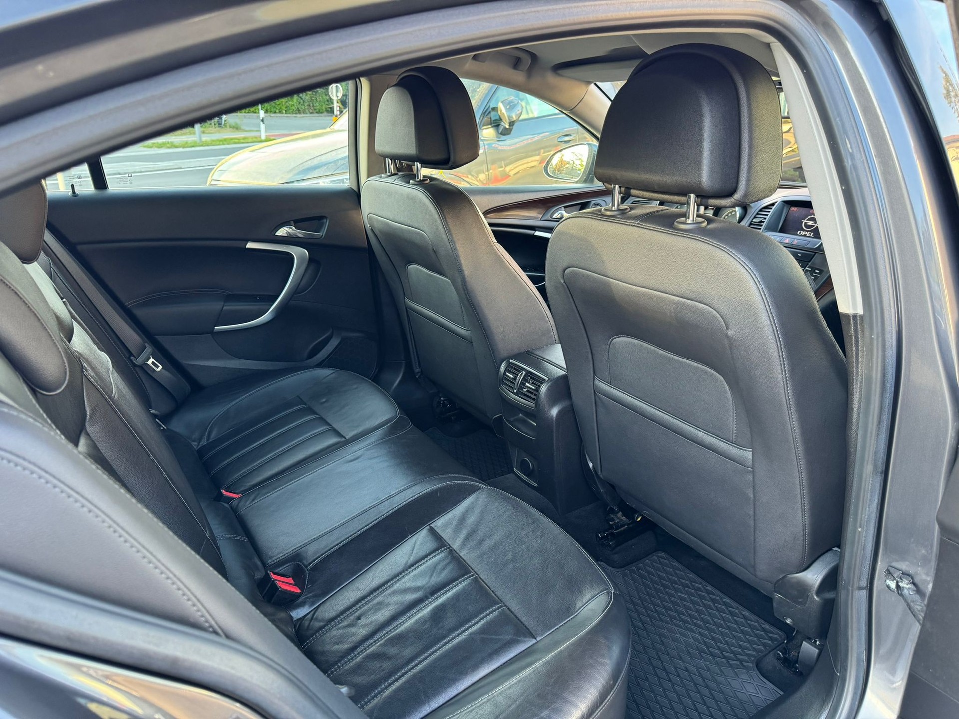 OPEL Insignia 2.0 CDTI Edition Automatic-image-12