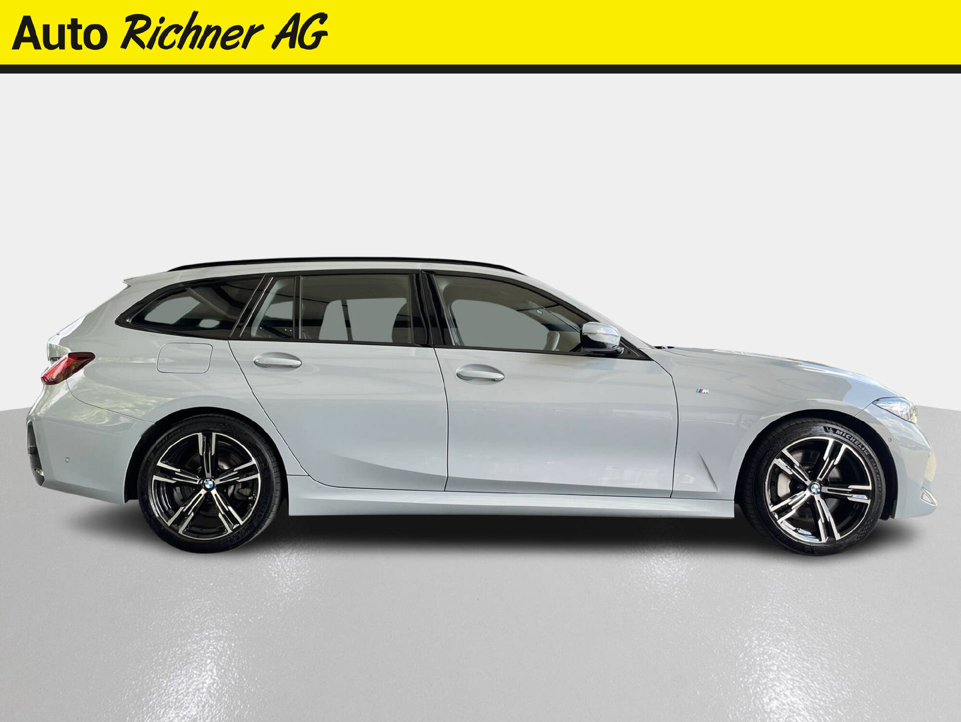 BMW 330i xDrive SAG Touring-showroom-element-2
