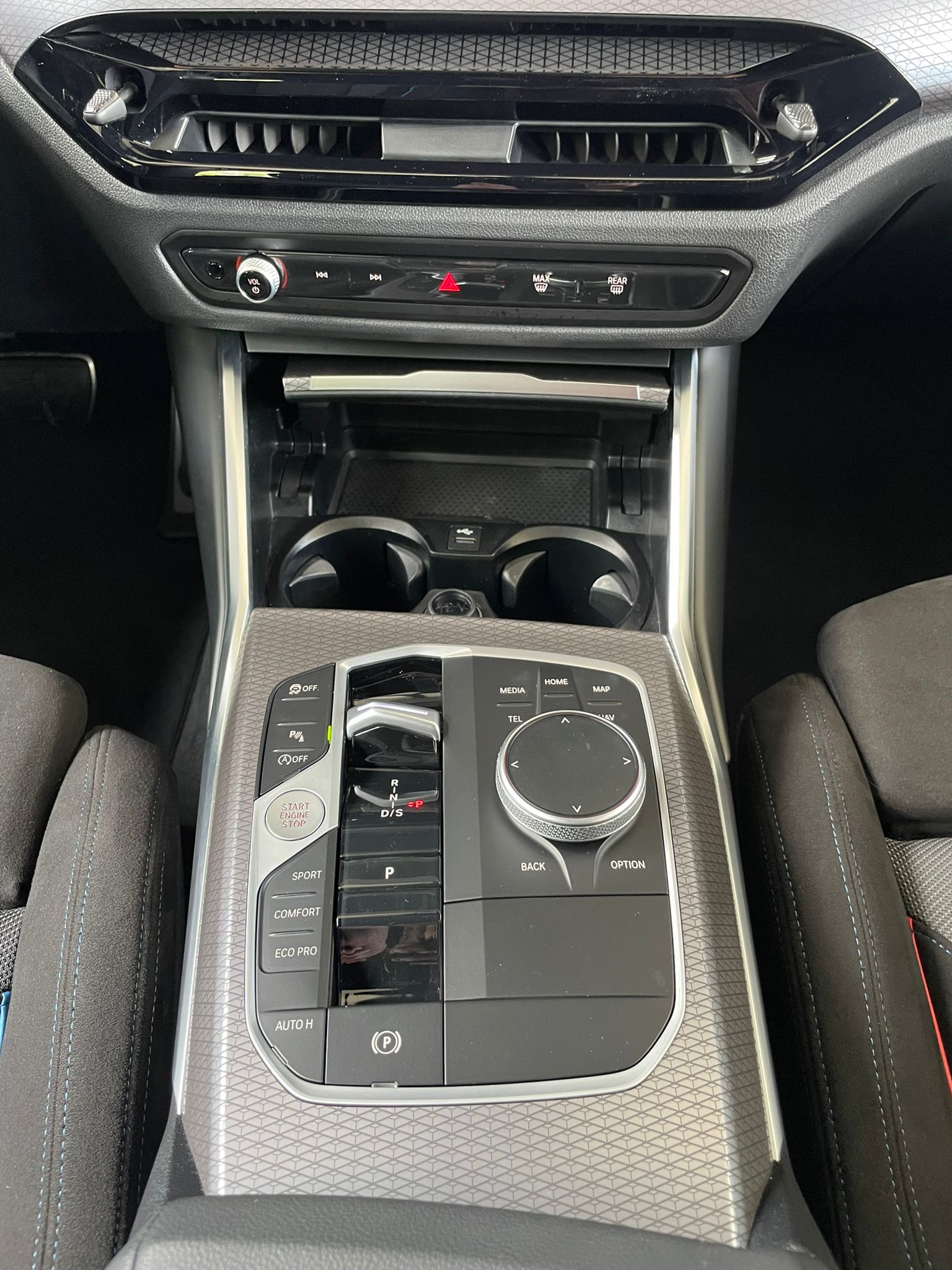 BMW 330i xDrive SAG Touring-image-8
