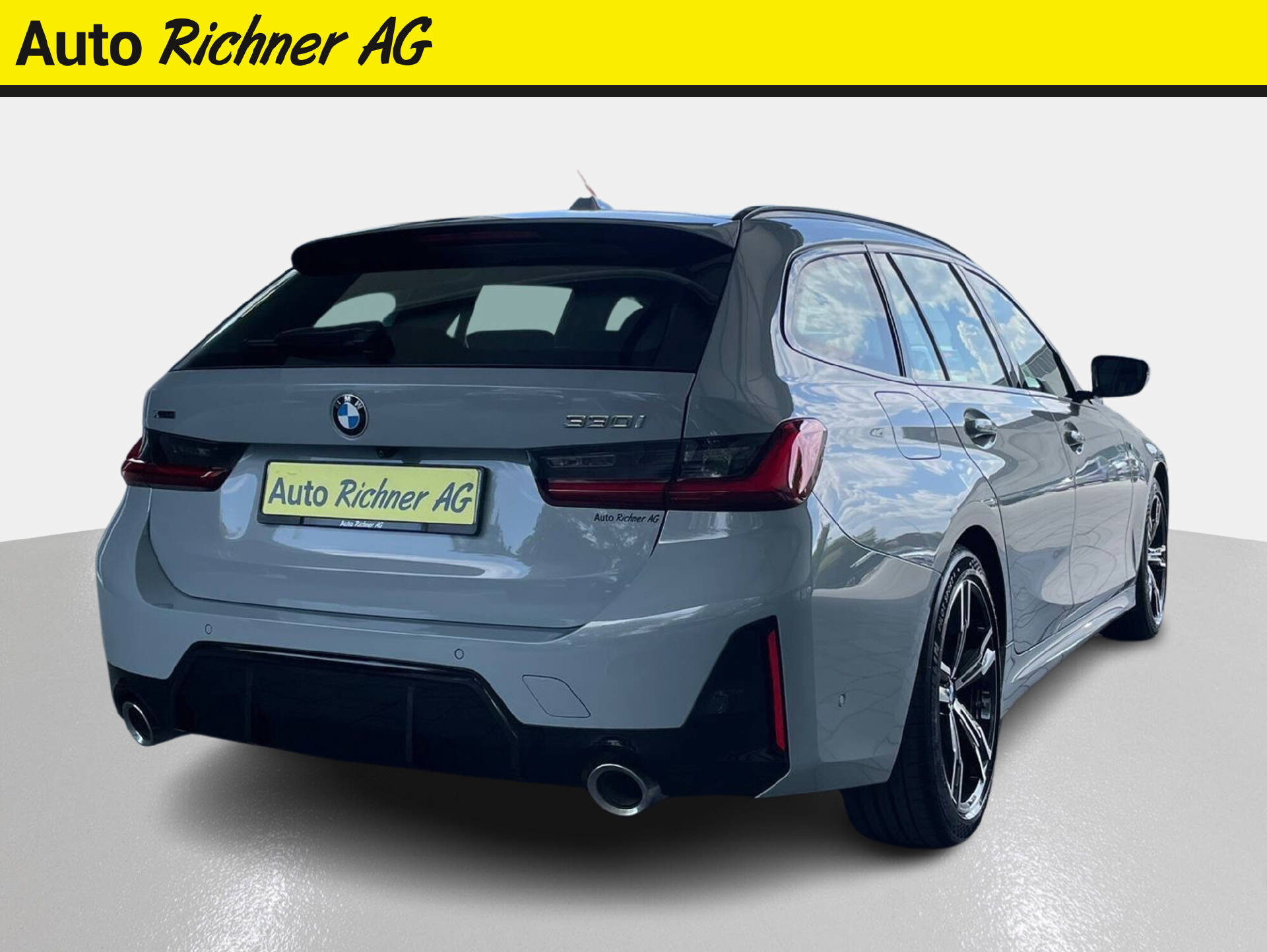 BMW 330i xDrive SAG Touring-showroom-element-3