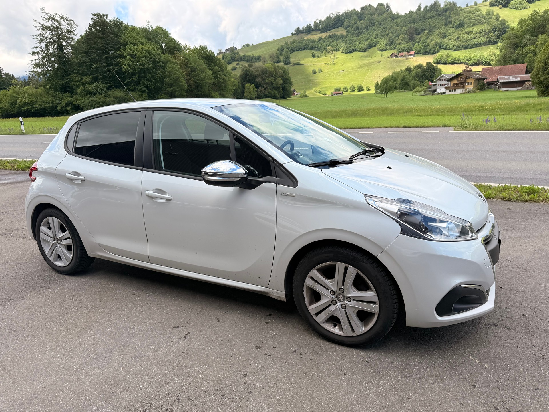 PEUGEOT 208 1.2 PureTech Access-image-9