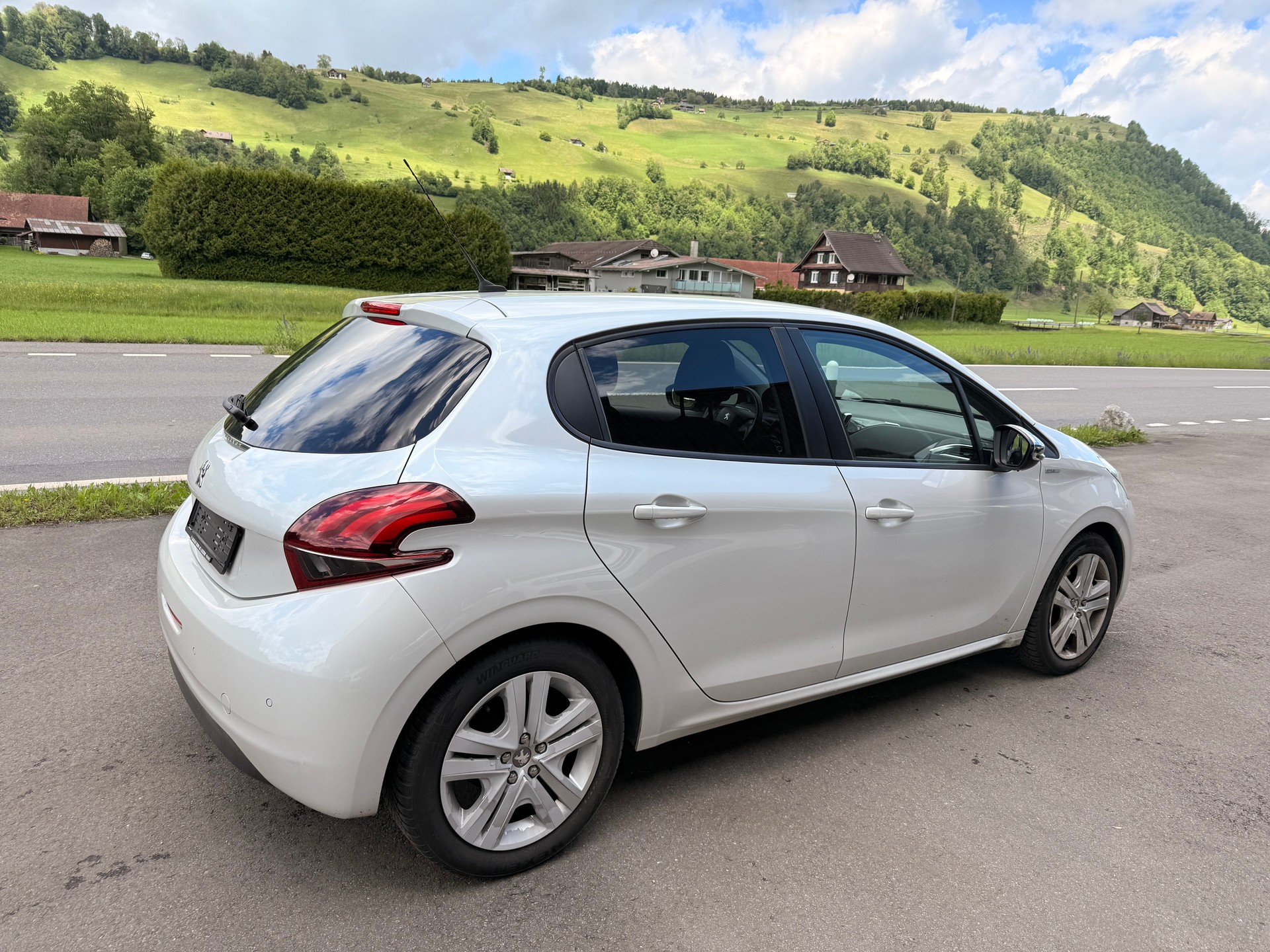 PEUGEOT 208 1.2 PureTech Access-image-3
