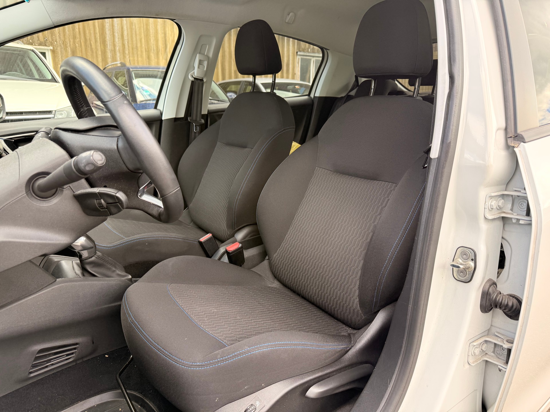 PEUGEOT 208 1.2 PureTech Access-image-10