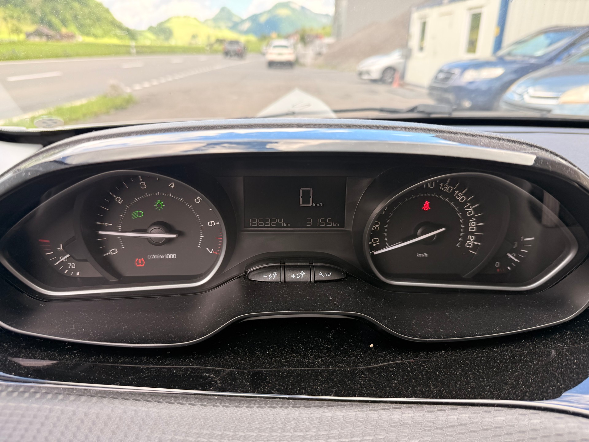 PEUGEOT 208 1.2 PureTech Access-image-12