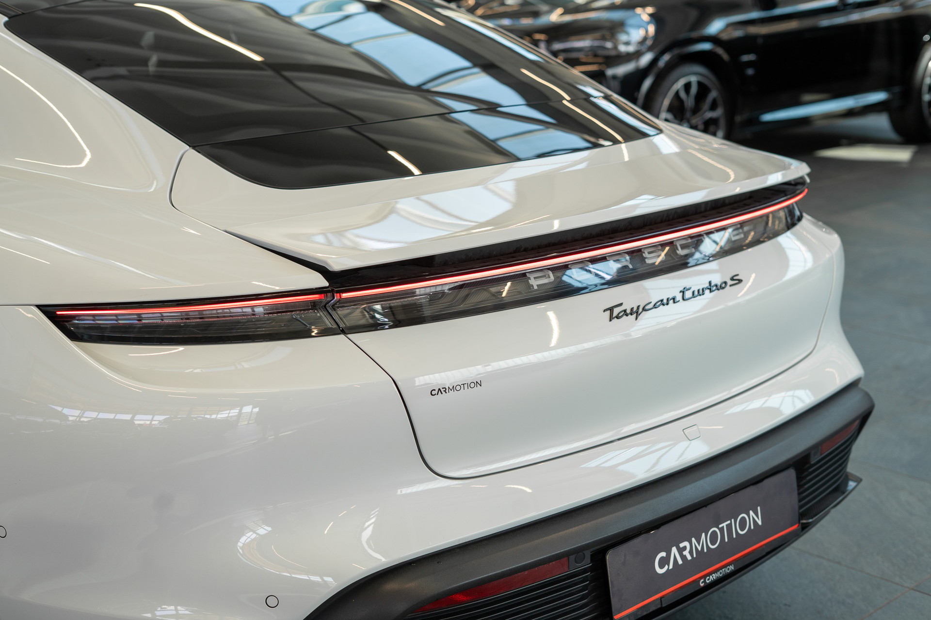 PORSCHE Taycan Turbo S / CH-Fahrzeug / Keramik Brems-Anlage / Panorama / Alcantara Lenkrad / Sport Chrono-image-21