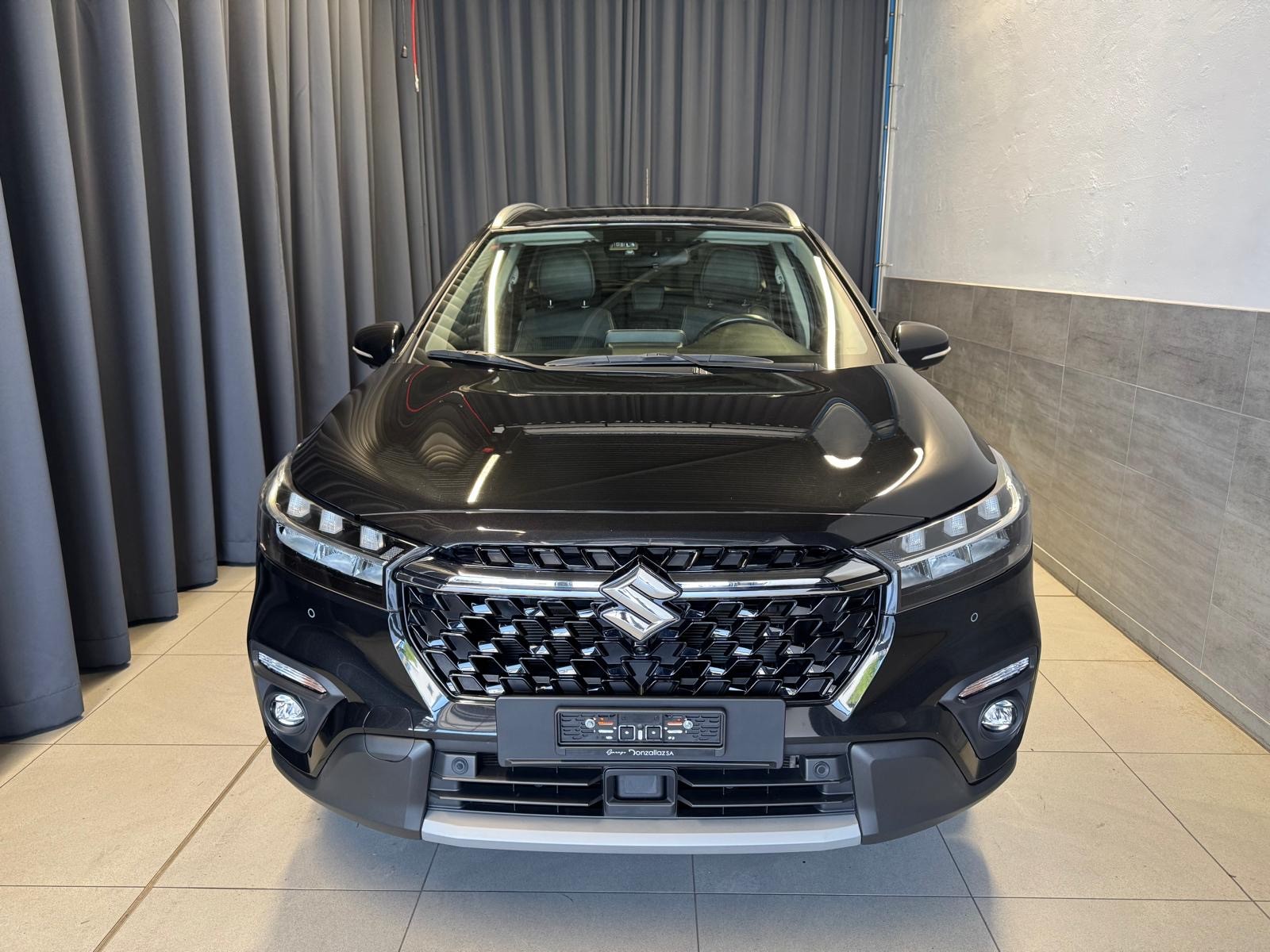 SUZUKI S-Cross 1.5 Compact Top Hybrid-showroom-element-1