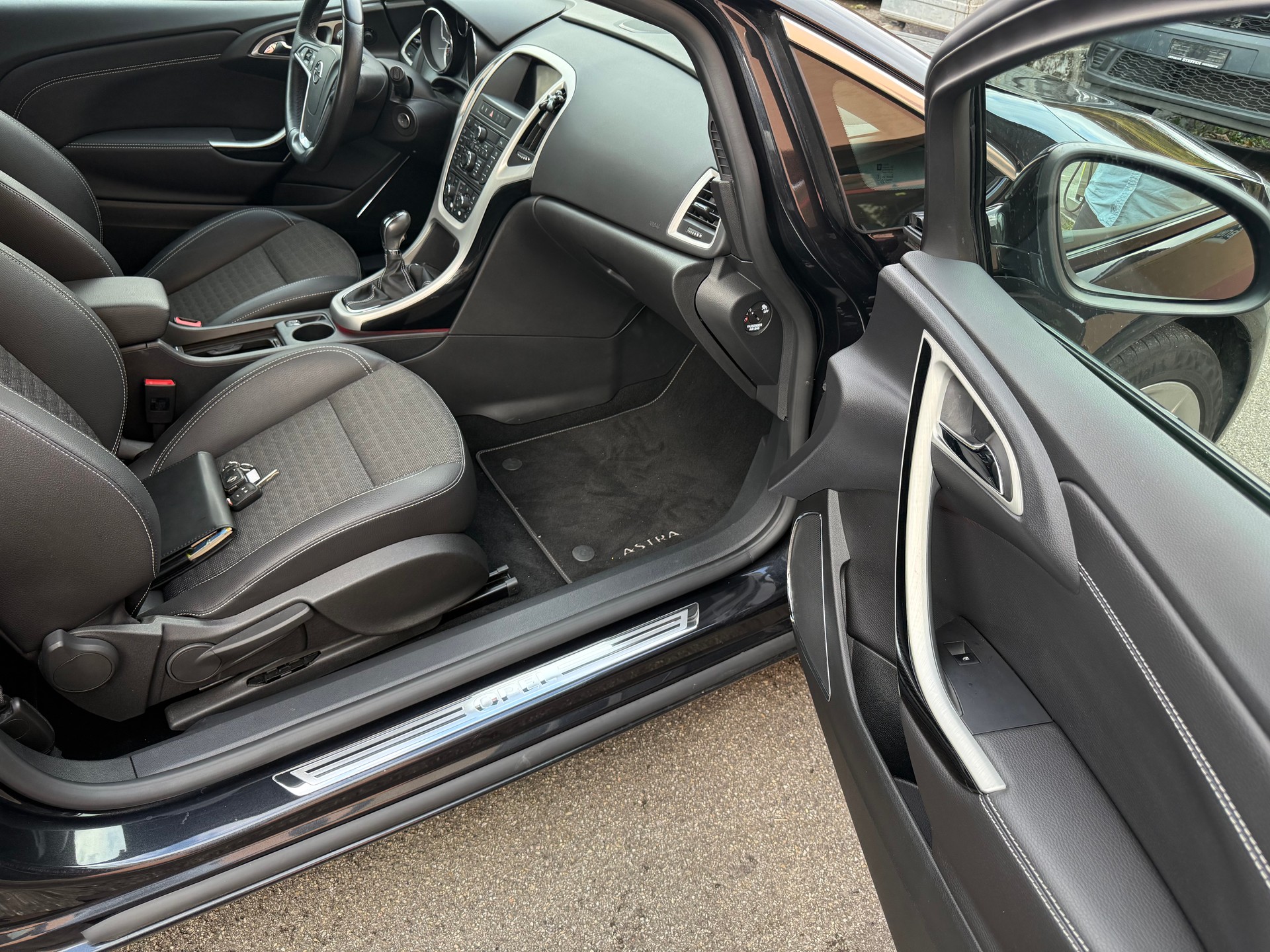 OPEL Astra GTC 1.4i 16V Turbo Sport-image-7