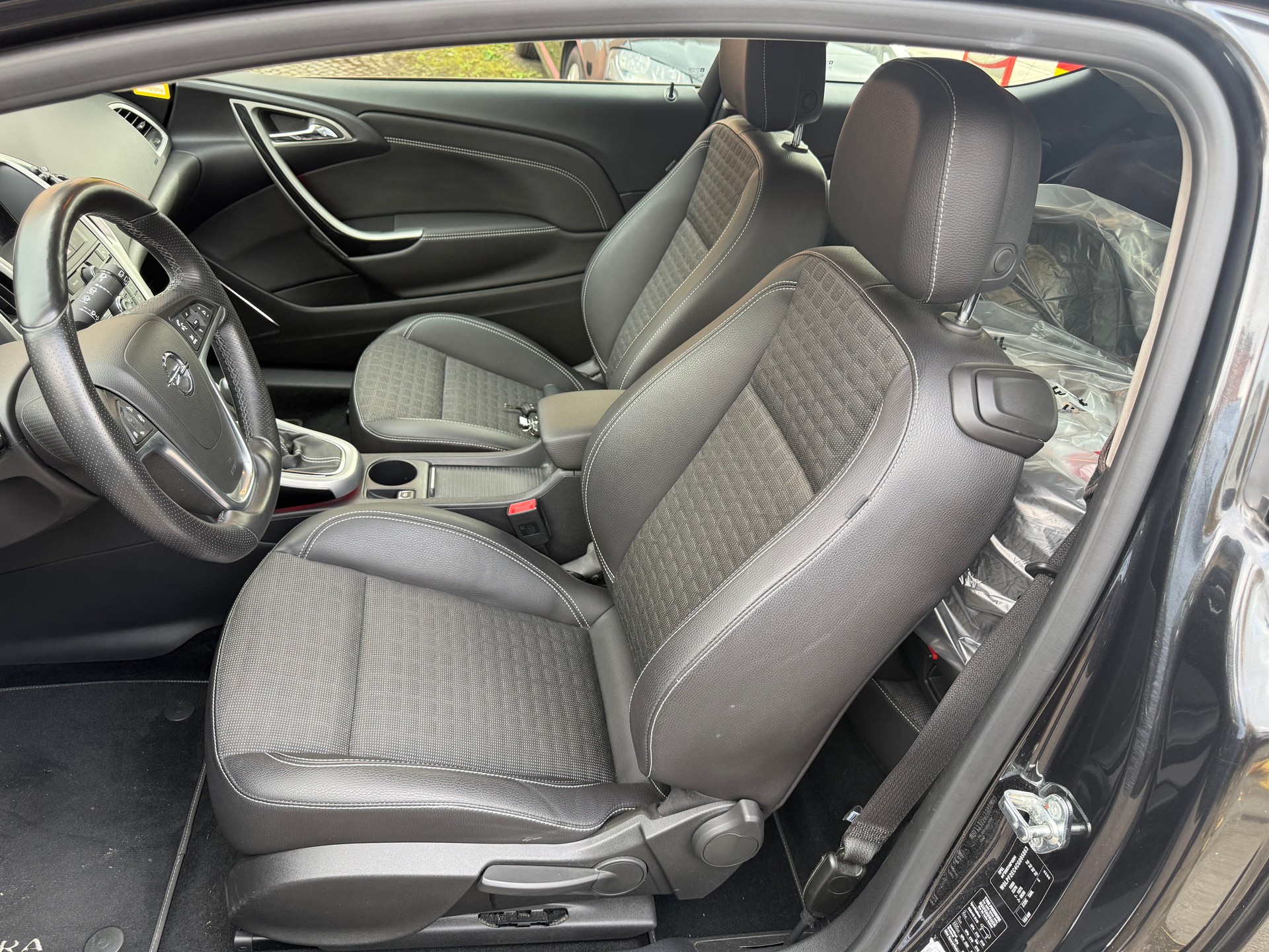 OPEL Astra GTC 1.4i 16V Turbo Sport-image-12