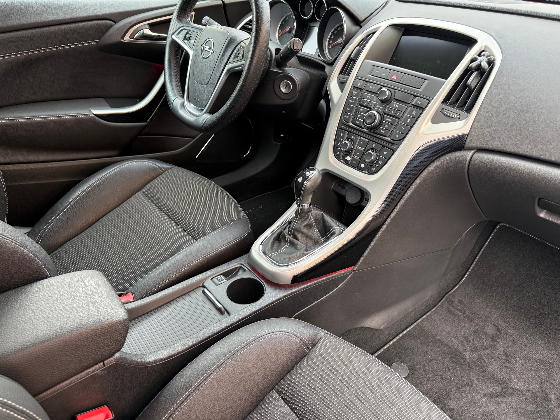 OPEL Astra GTC 1.4i 16V Turbo Sport-image-9