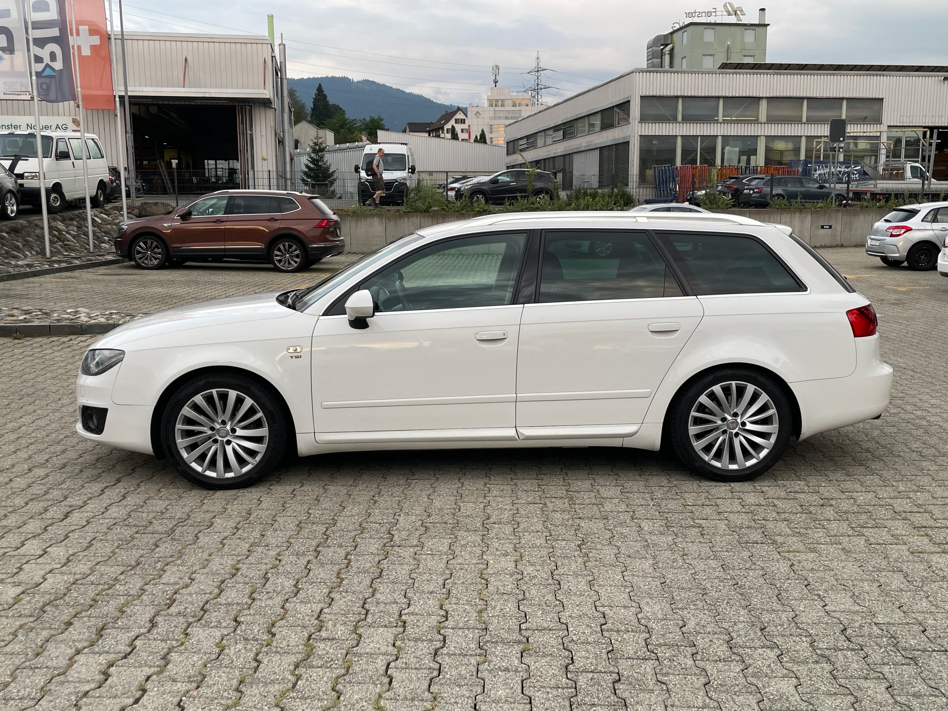 SEAT Exeo ST 2.0 TSI Sport multitronic * neue Bremsen und Reifen *-image-2