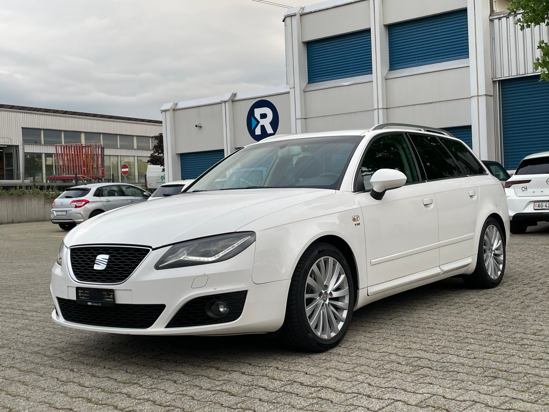 SEAT Exeo ST 2.0 TSI Sport multitronic * neue Bremsen und Reifen *