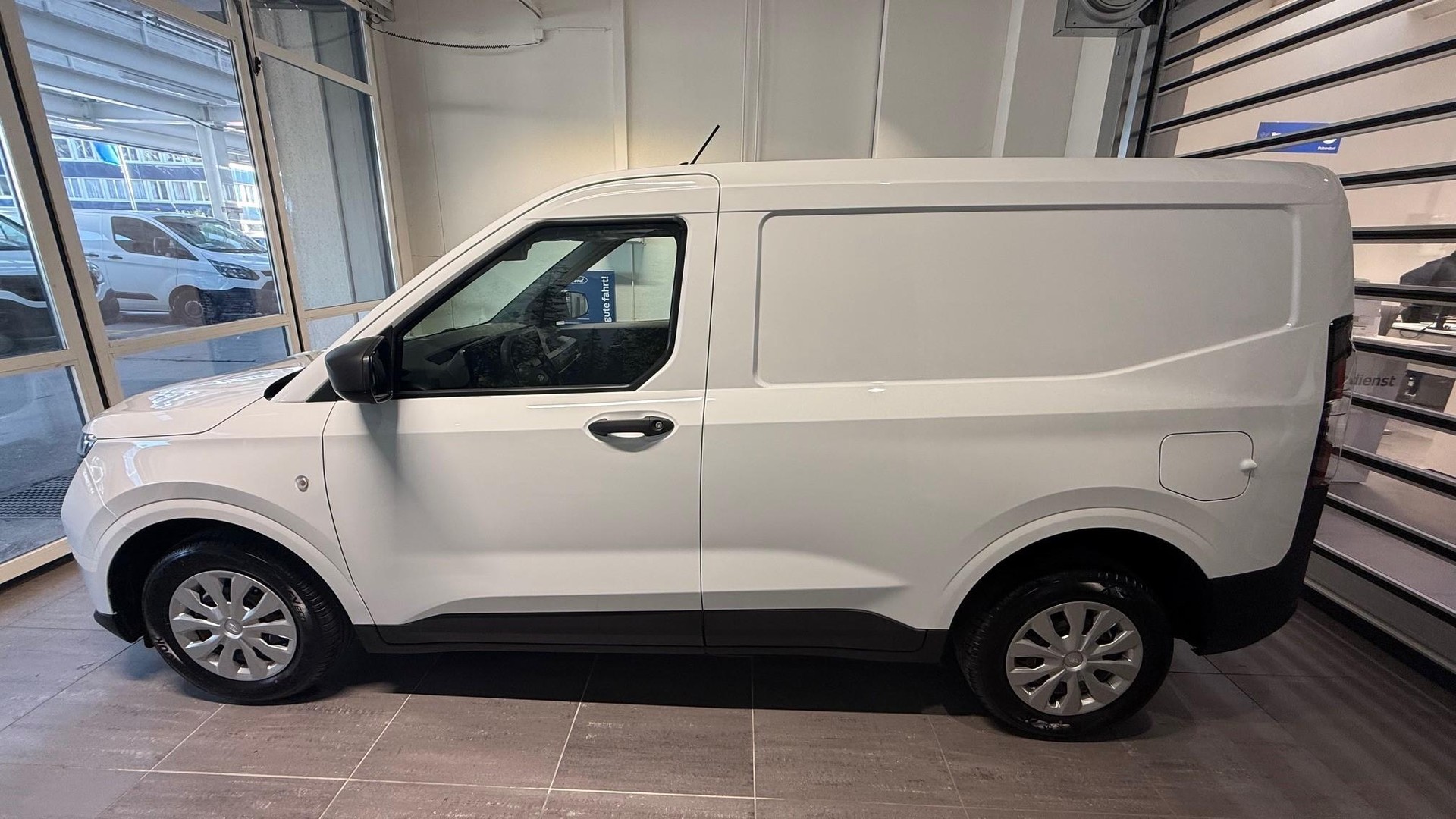 FORD Transit Courier Van 1.0 EcoBoost Trend-showroom-element-3