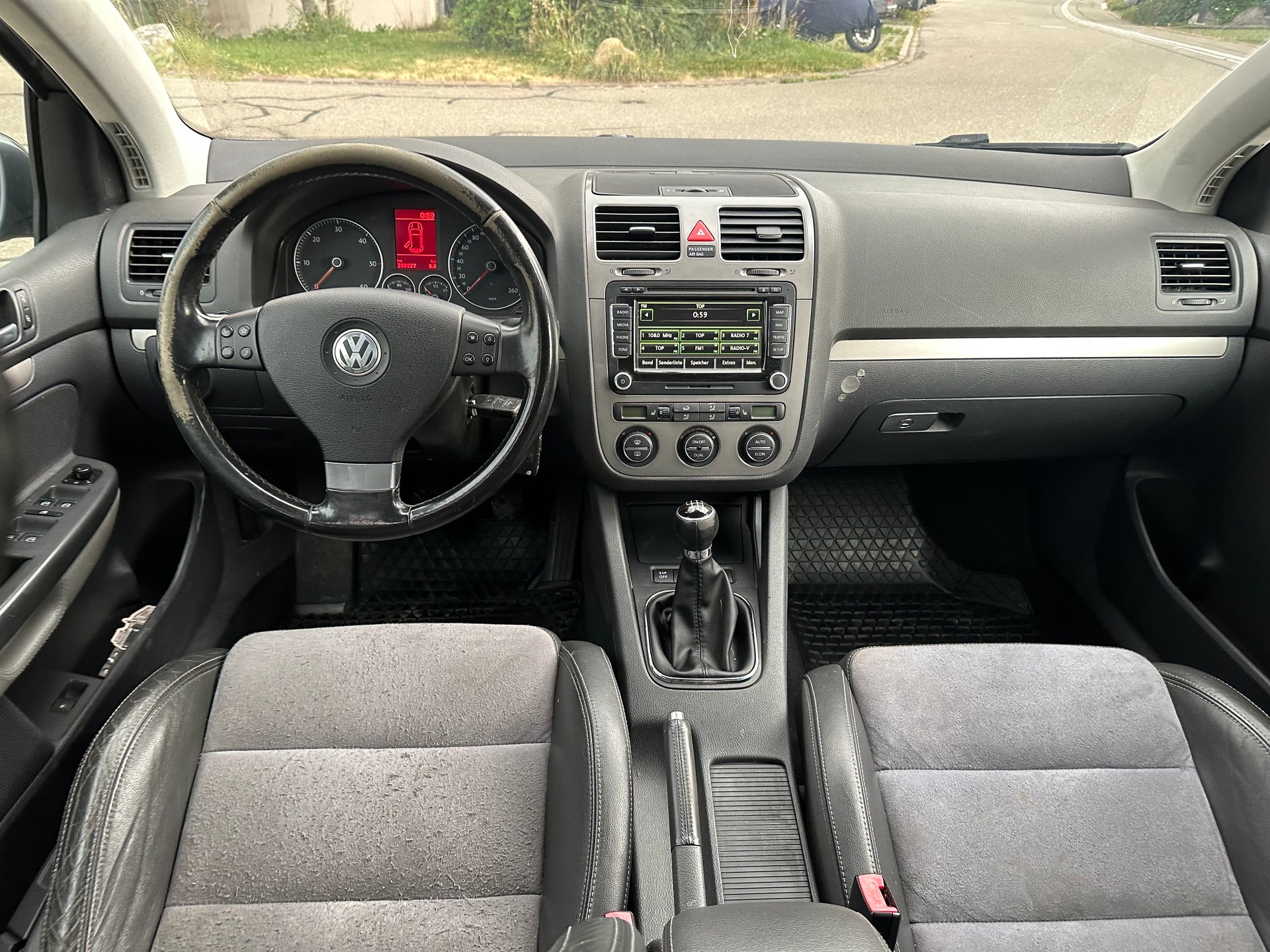 VW Golf 2.0 TDI Sportline 4Motion-image-8
