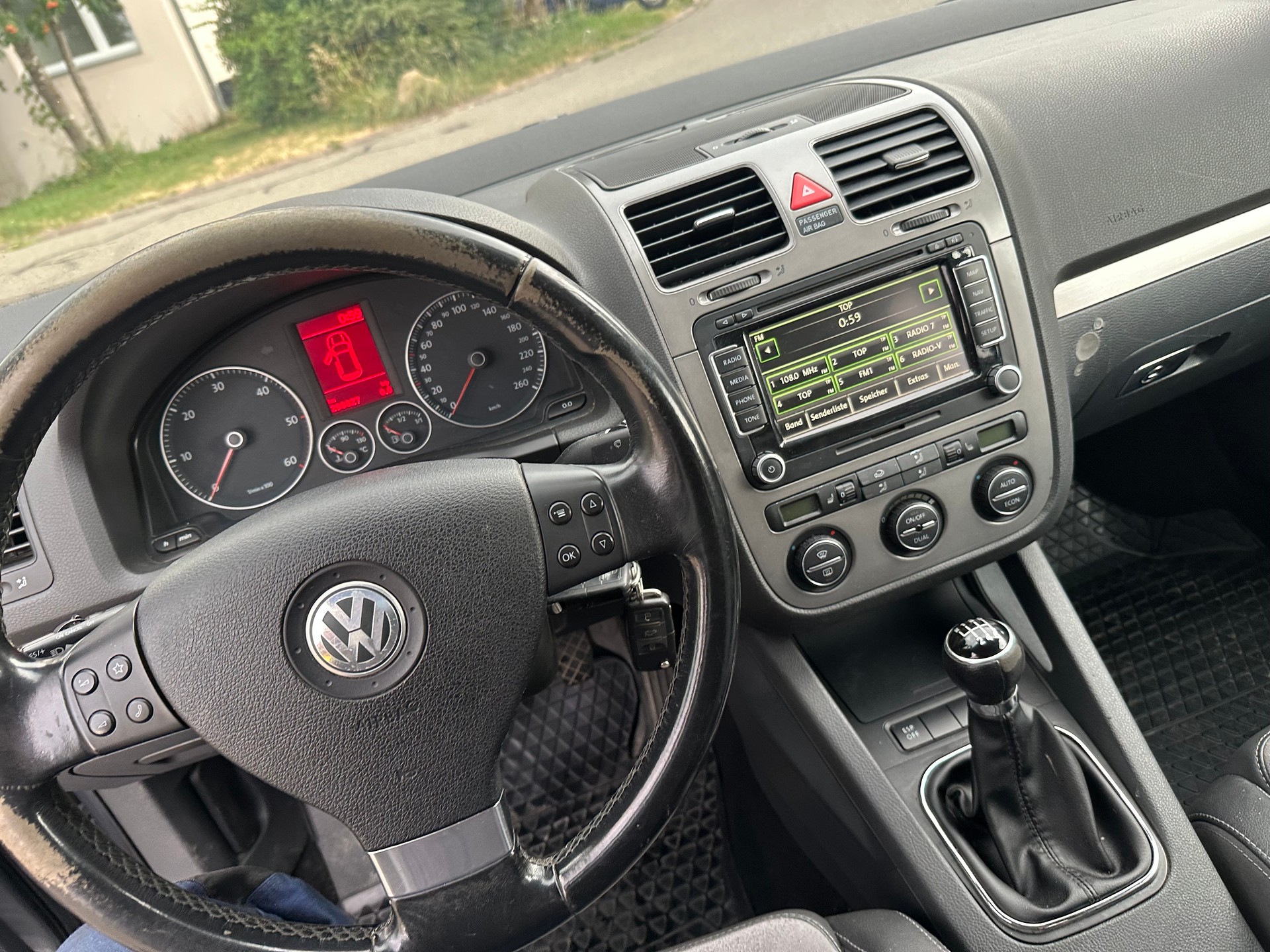 VW Golf 2.0 TDI Sportline 4Motion-image-9