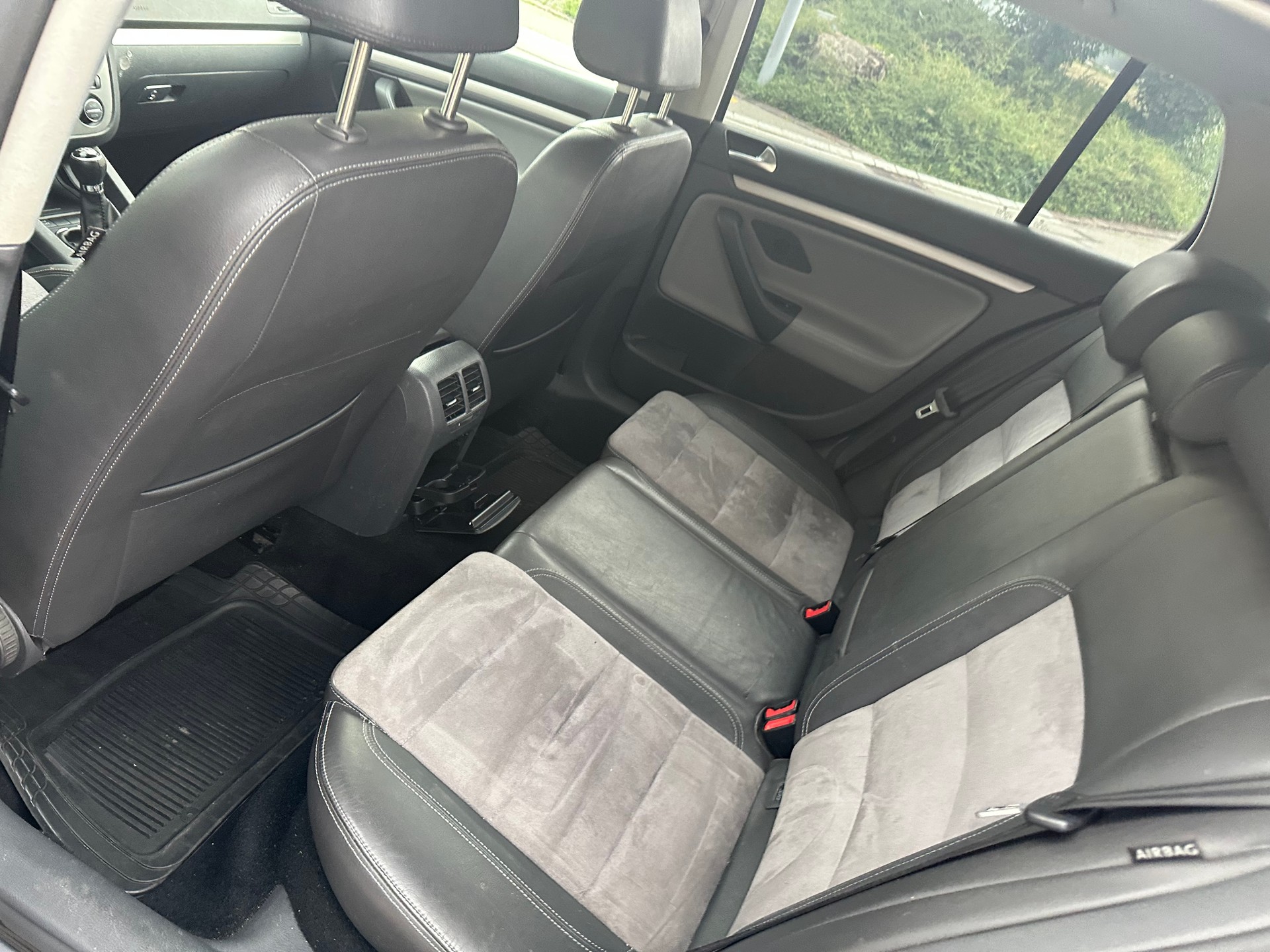 VW Golf 2.0 TDI Sportline 4Motion-image-11