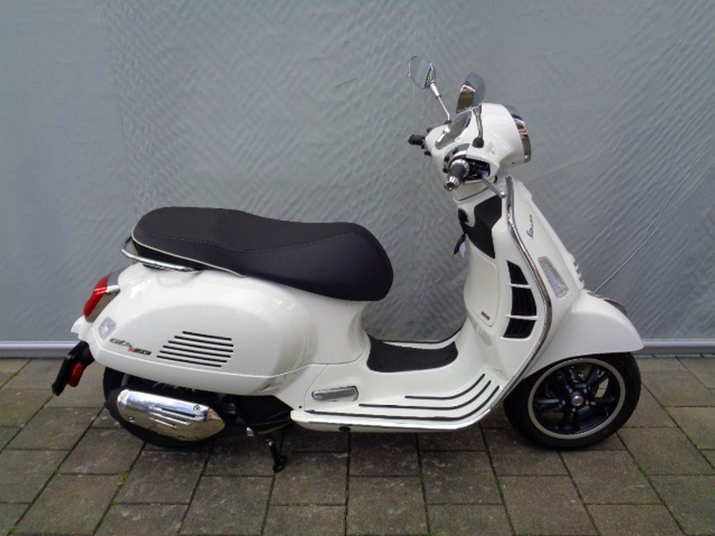 PIAGGIO VESPA GTS 125 RST-image-3