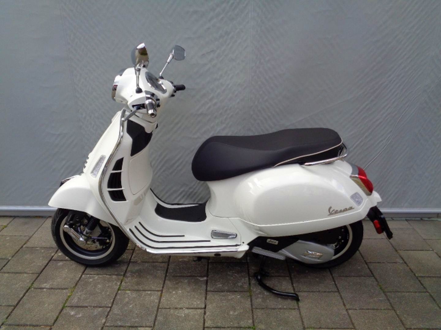 PIAGGIO VESPA GTS 125 RST-image-0