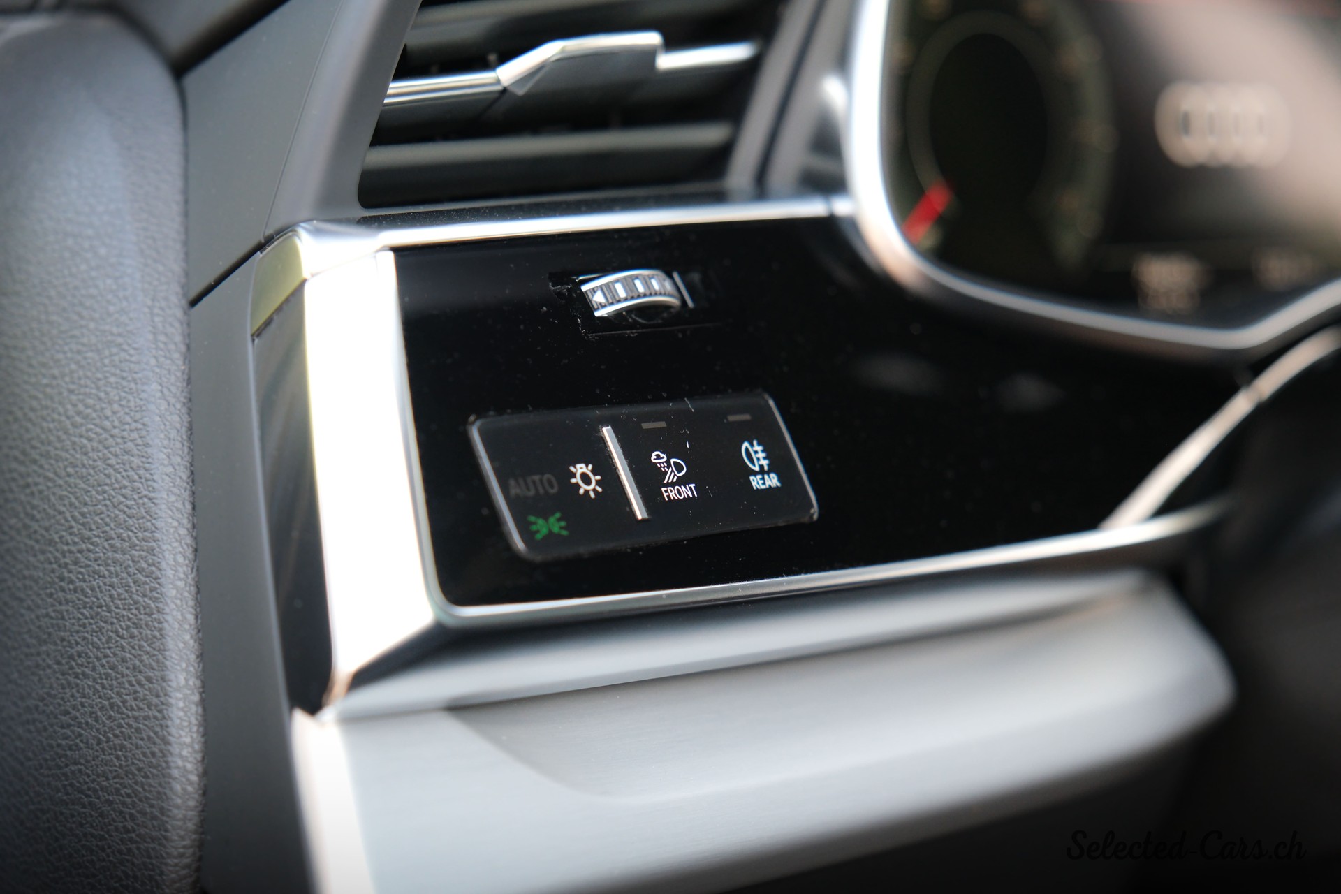 AUDI SQ7 TFSI quattro tiptronic-image-6