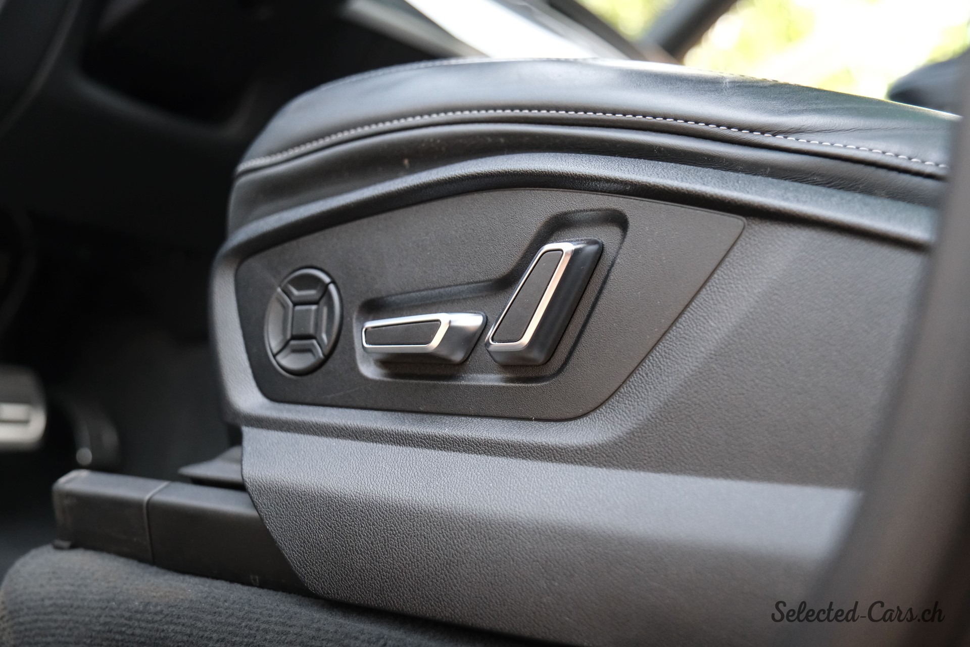 AUDI SQ7 TFSI quattro tiptronic-image-11