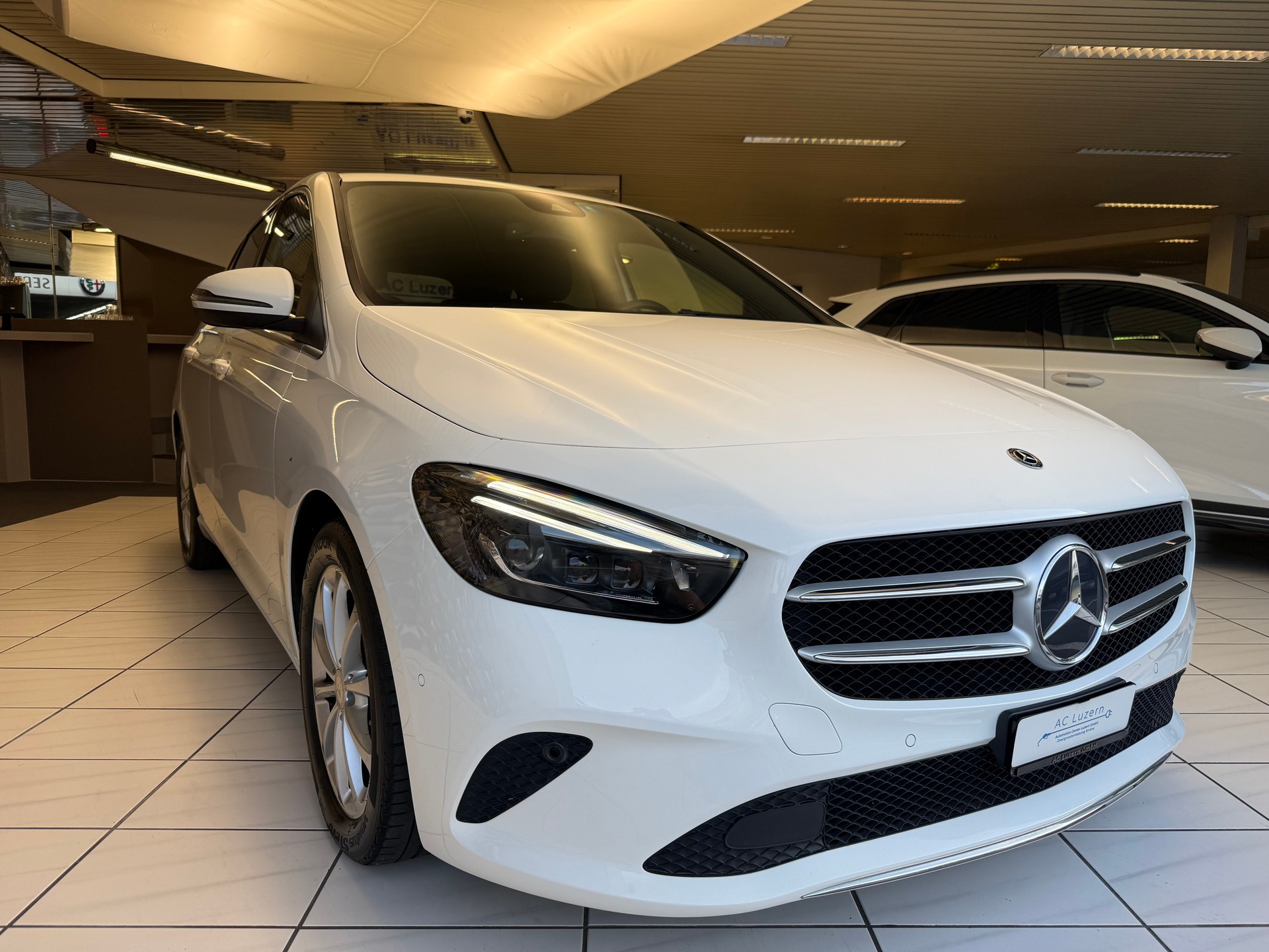 MERCEDES-BENZ B 200 Progressive 7G-DCT-showroom-element-3