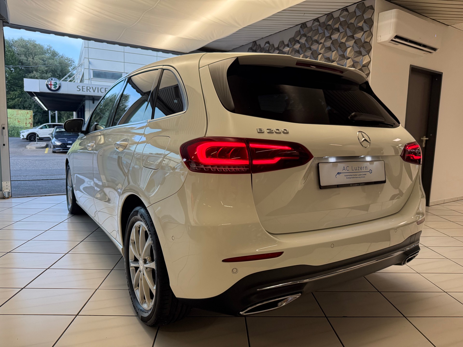 MERCEDES-BENZ B 200 Progressive 7G-DCT-showroom-element-1