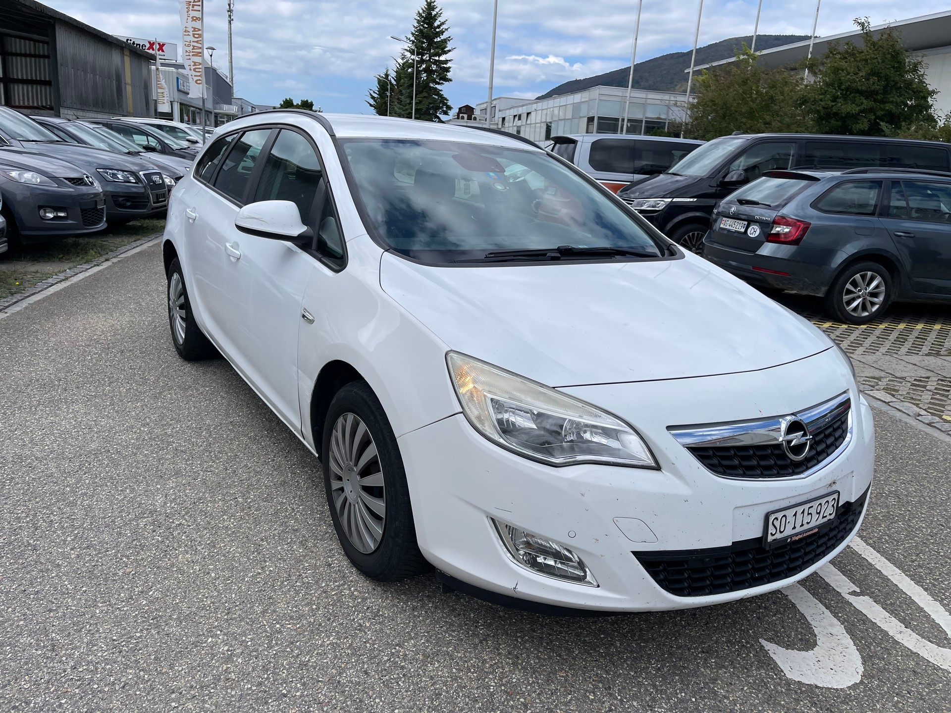 OPEL Astra SportsTourer 2.0 CDTi Enjoy-image-1