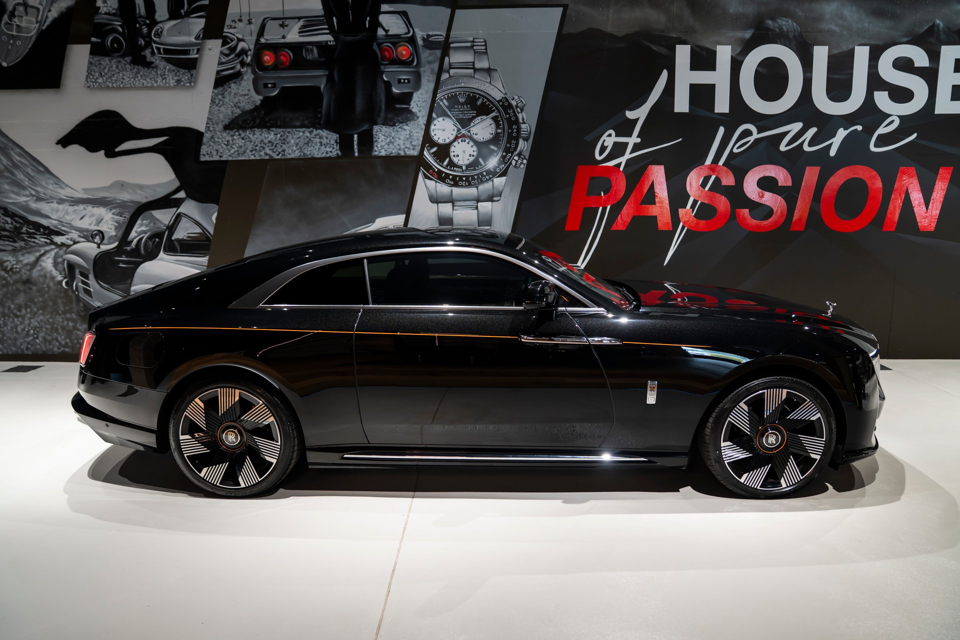 ROLLS-ROYCE Spectre-showroom-element-2