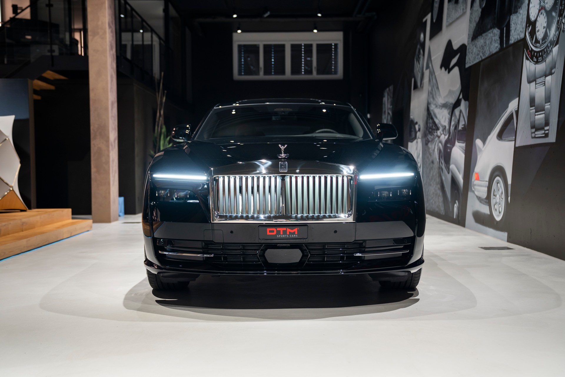 ROLLS-ROYCE Spectre-showroom-element-1