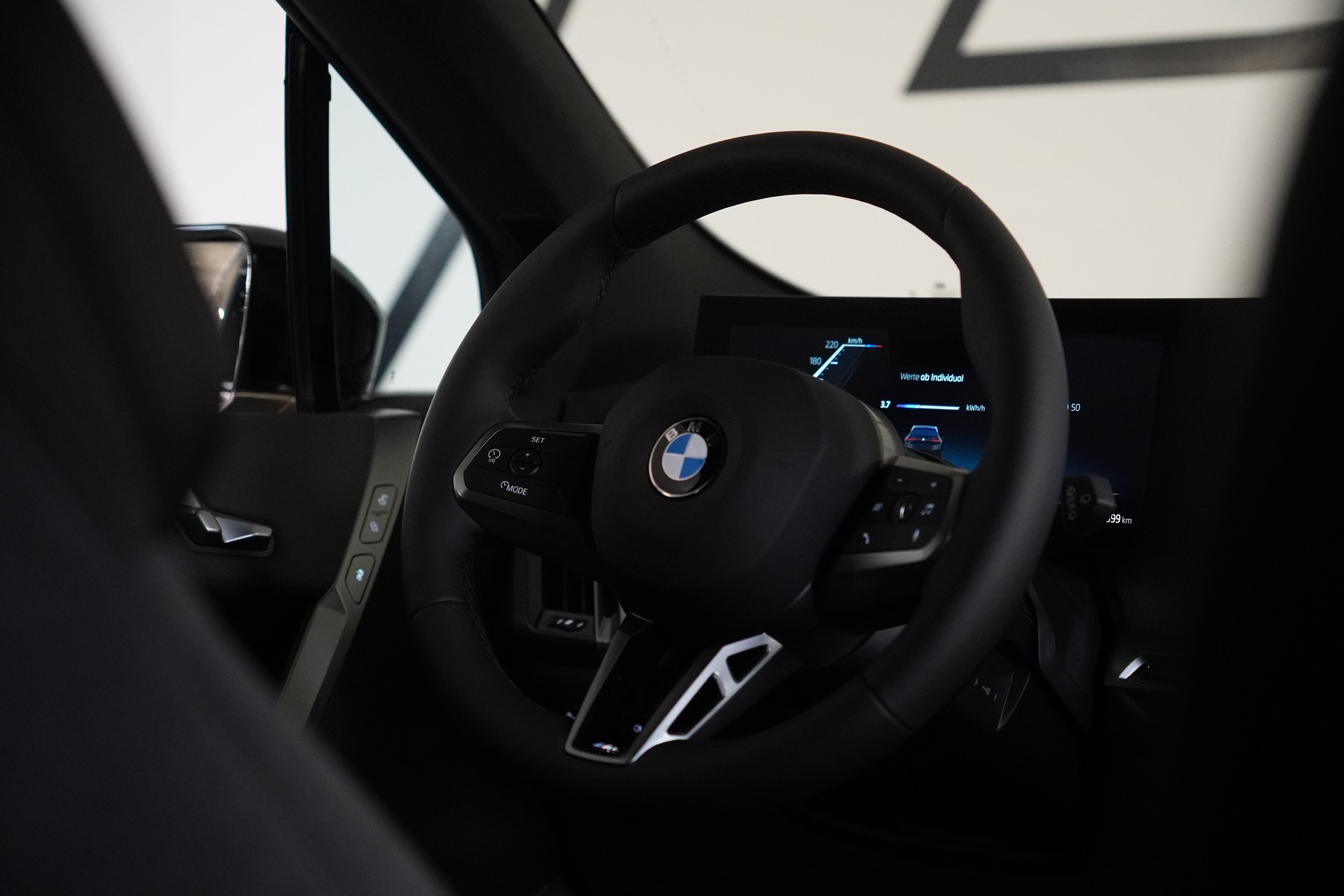 BMW iX xDrive60 M Sport-image-22
