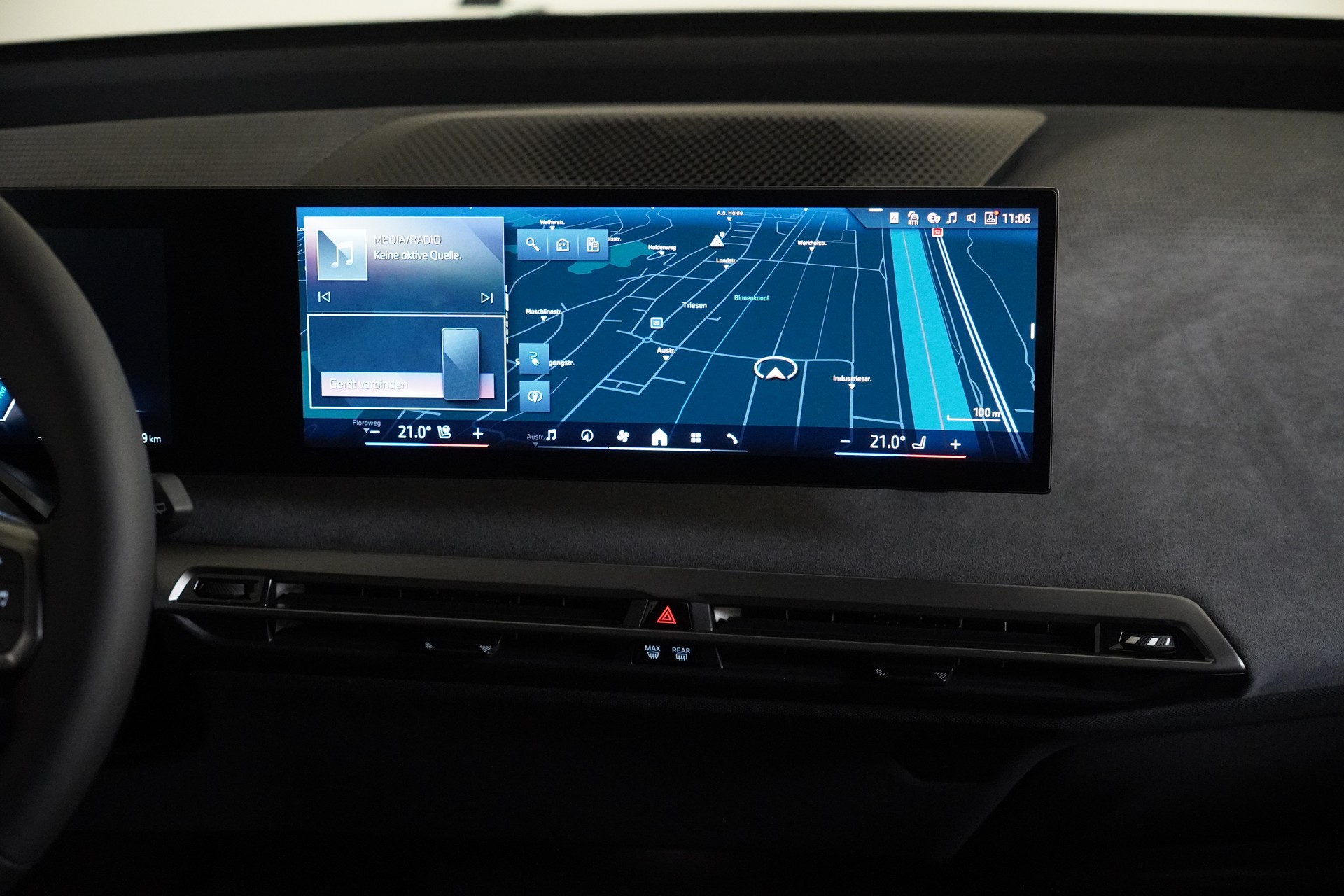BMW iX xDrive60 M Sport-image-18