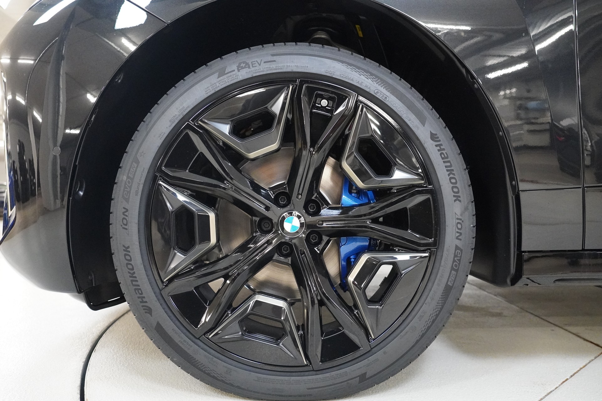 BMW iX xDrive60 M Sport-image-9