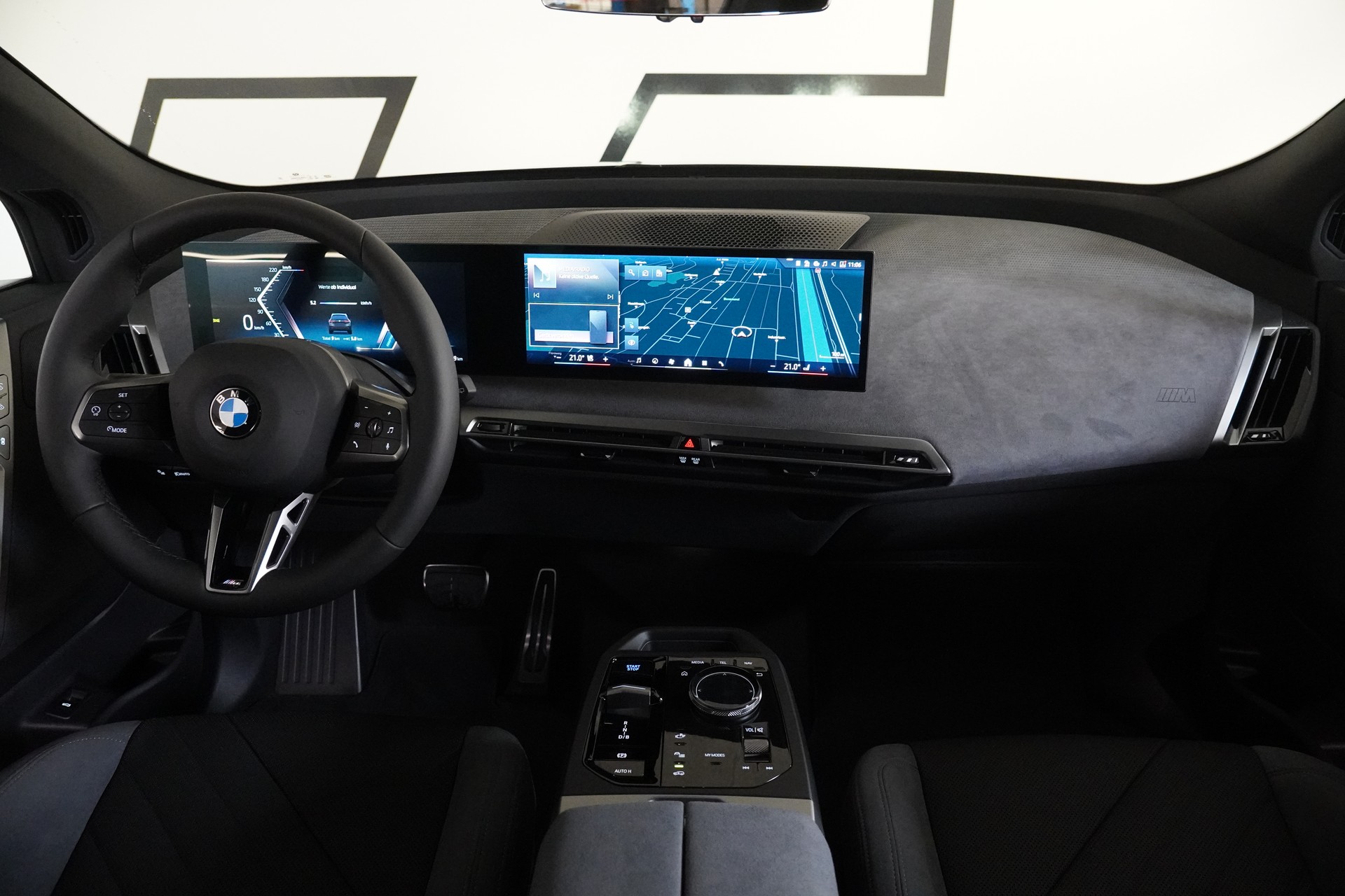 BMW iX xDrive60 M Sport-image-17