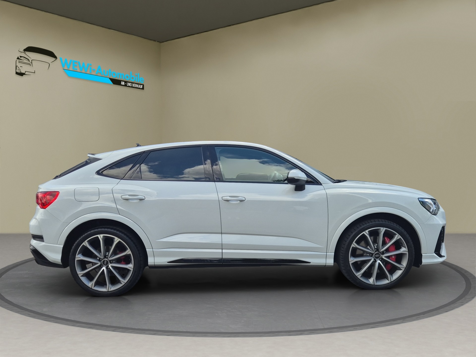 AUDI RS Q3 Sportback quattro S tronic-showroom-element-1