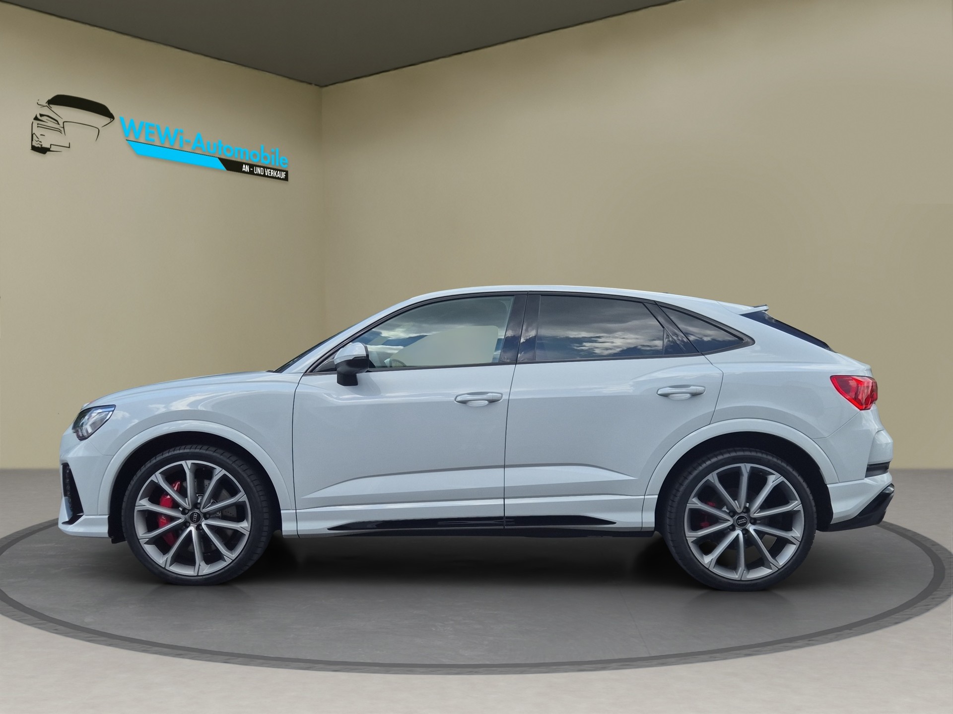 AUDI RS Q3 Sportback quattro S tronic-image-5